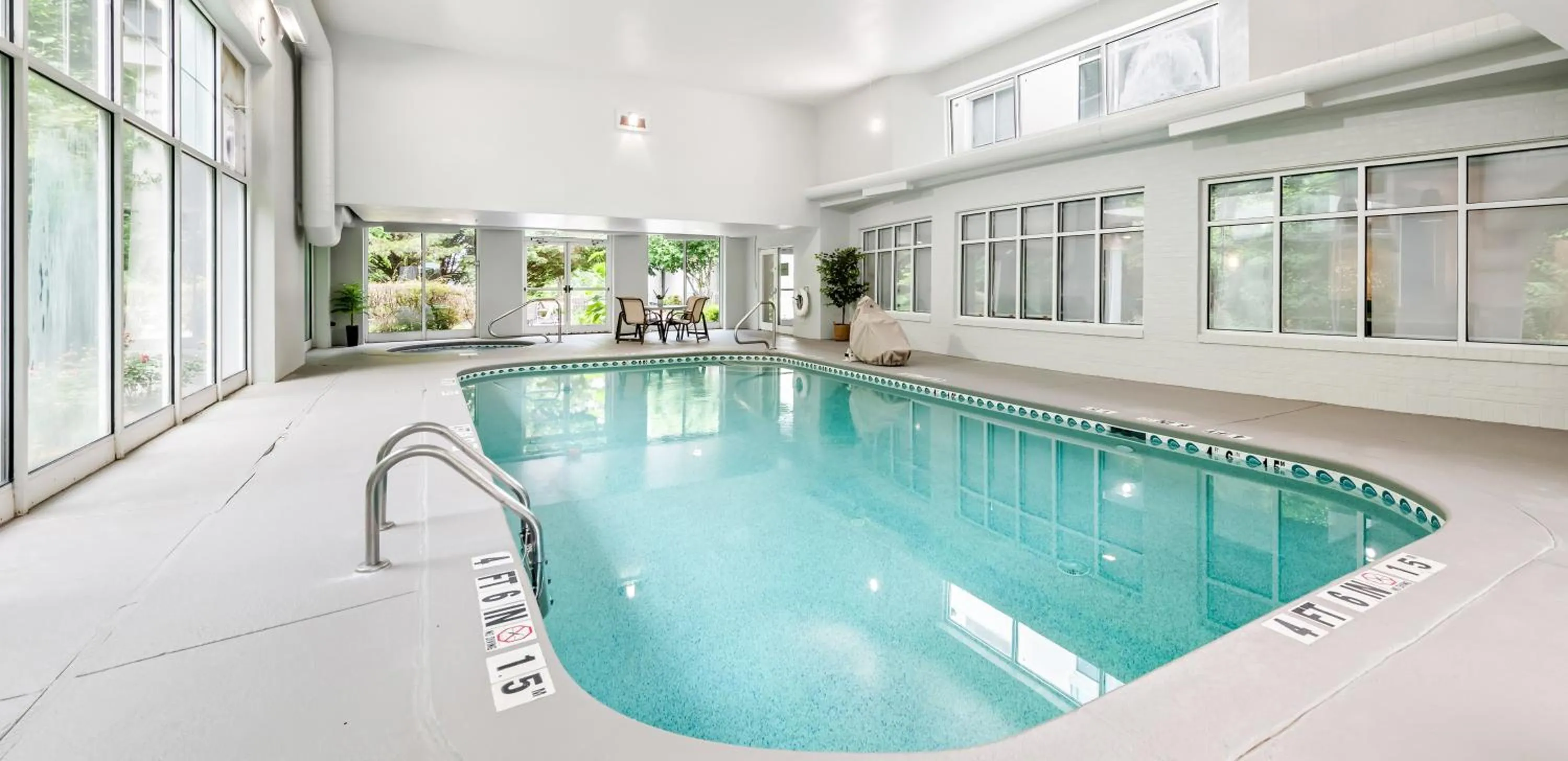 Swimming pool in Holiday Inn Express & Suites Sylva / Dillsboro by IHG