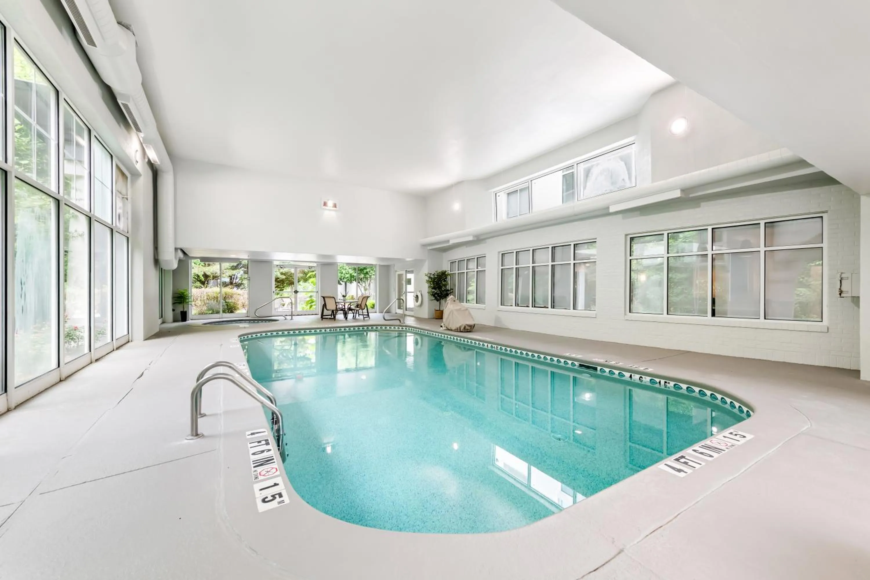 Swimming pool in Holiday Inn Express & Suites Sylva / Dillsboro by IHG