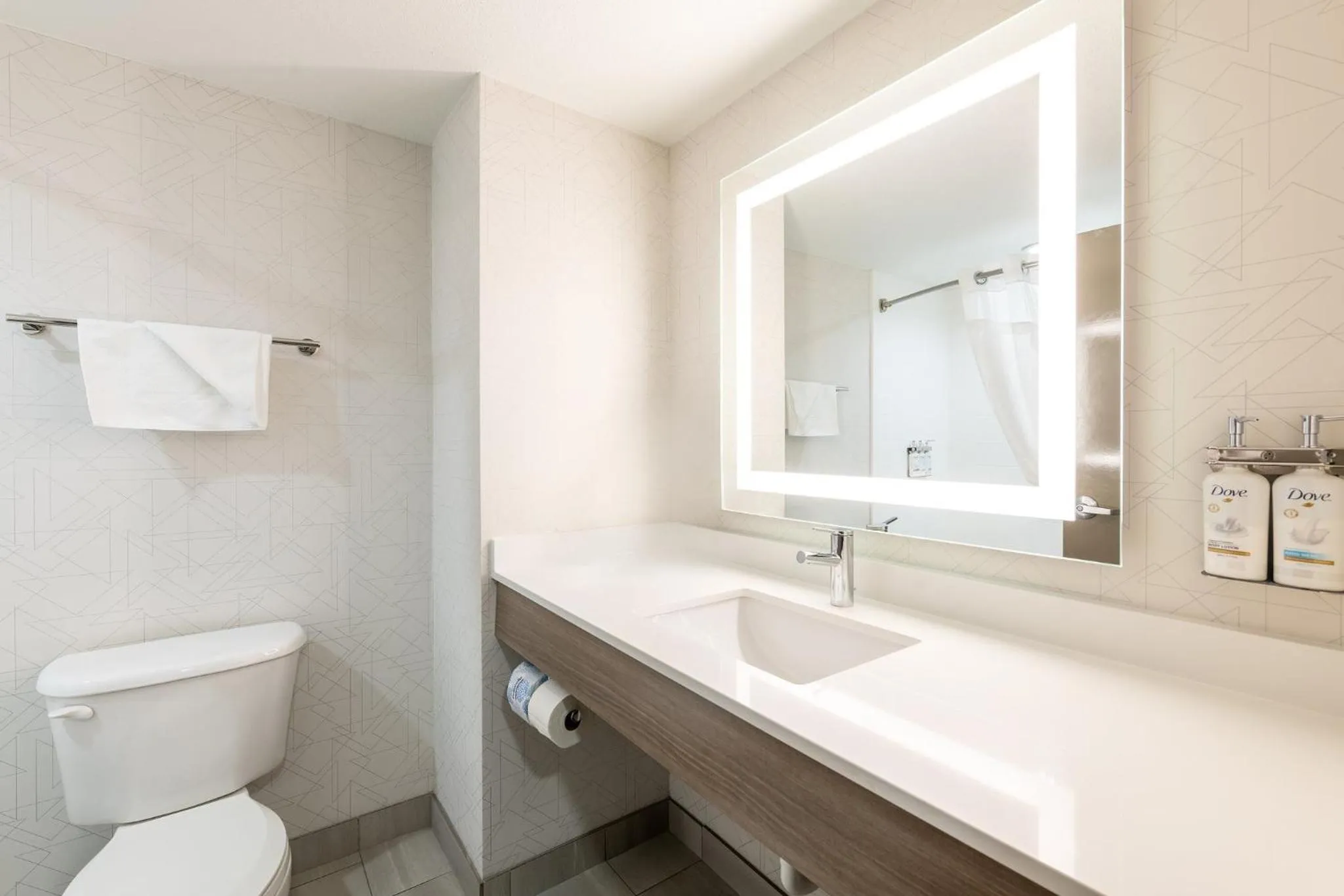 Photo of the whole room in Holiday Inn Express & Suites Sylva / Dillsboro by IHG