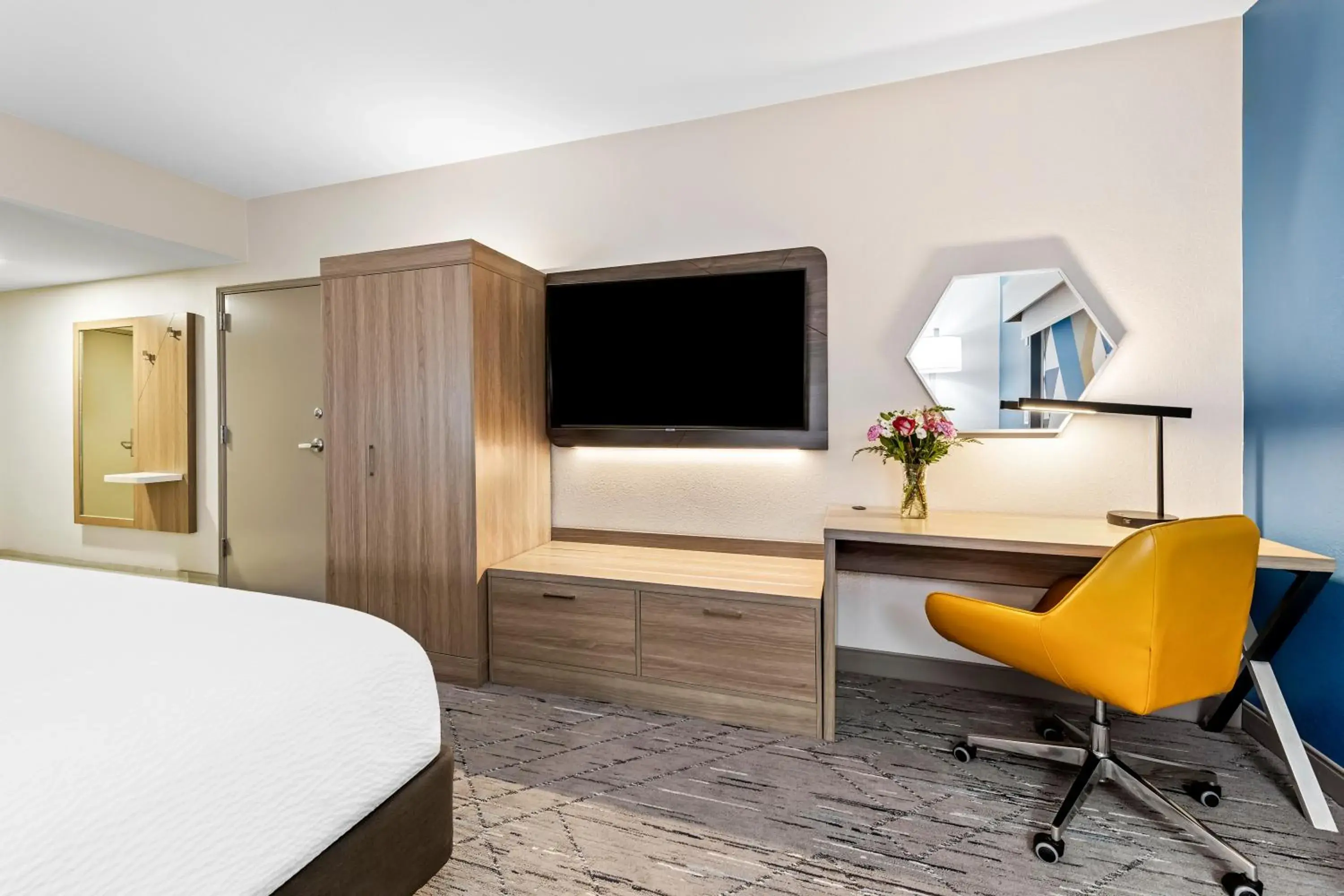 TV and multimedia, Bed in Holiday Inn Express & Suites Sylva / Dillsboro by IHG TV and multimedia, Bed in Holiday Inn Express & Suites Sylva / Dillsboro by IHG