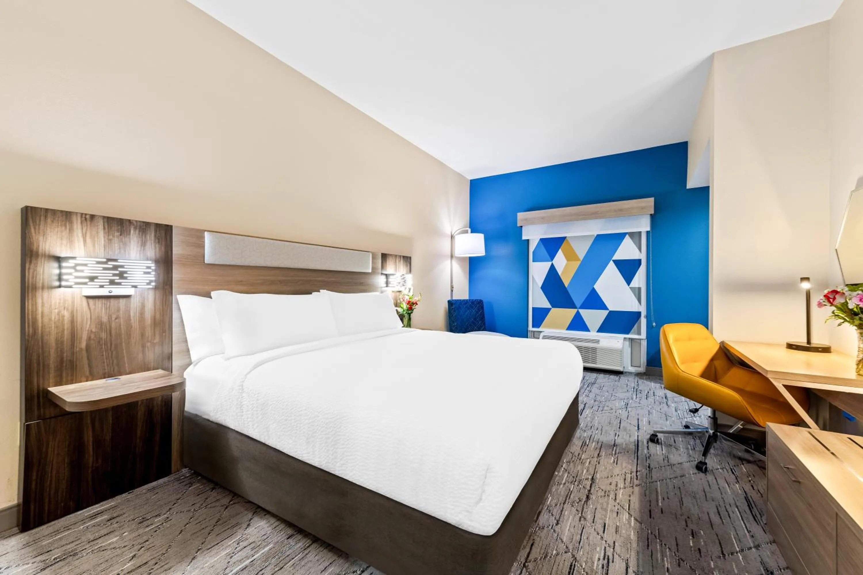 Bedroom, Bed in Holiday Inn Express & Suites Sylva / Dillsboro by IHG
