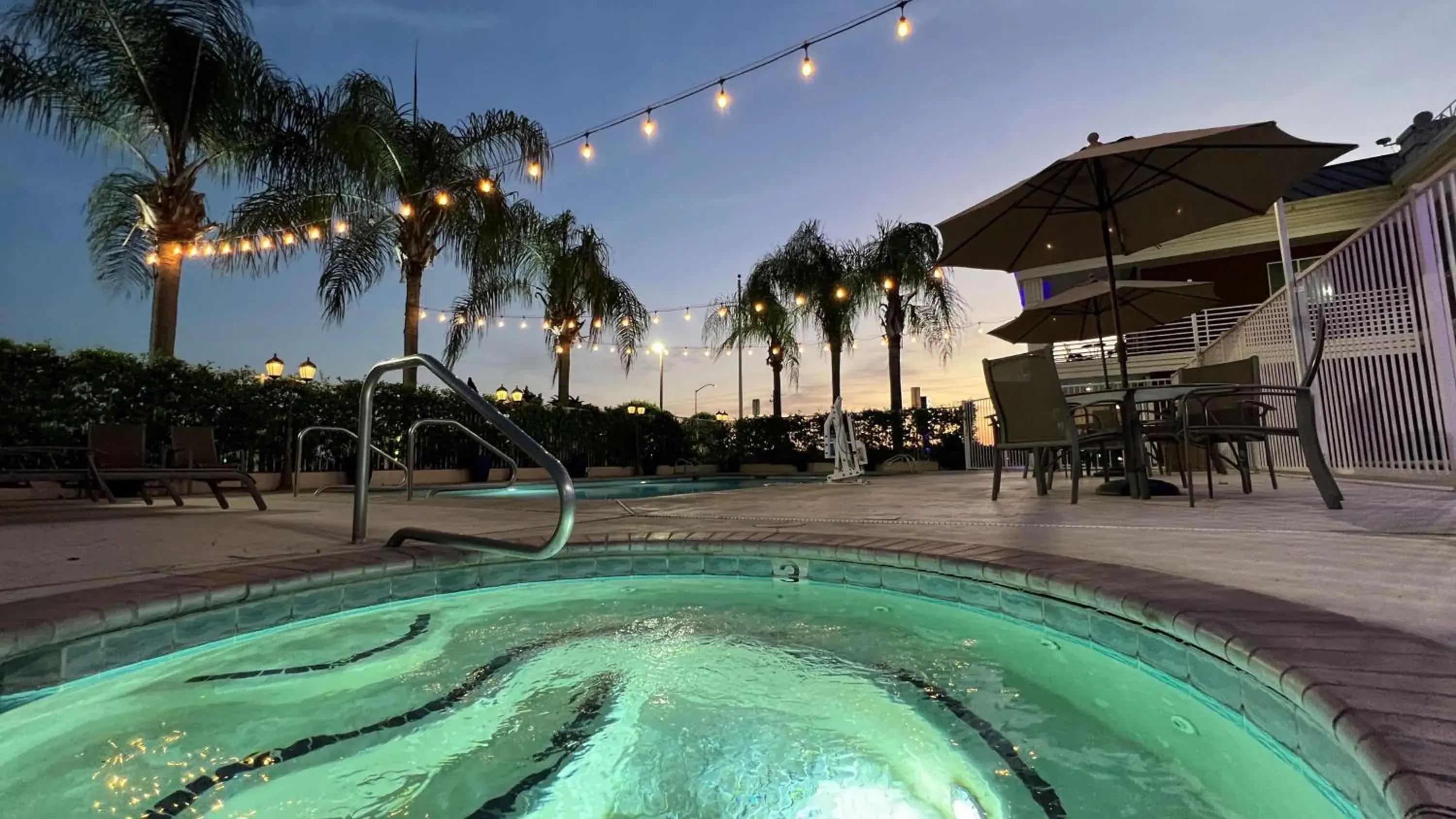 Pool view in Best Western Americana Pool view in Best Western Americana