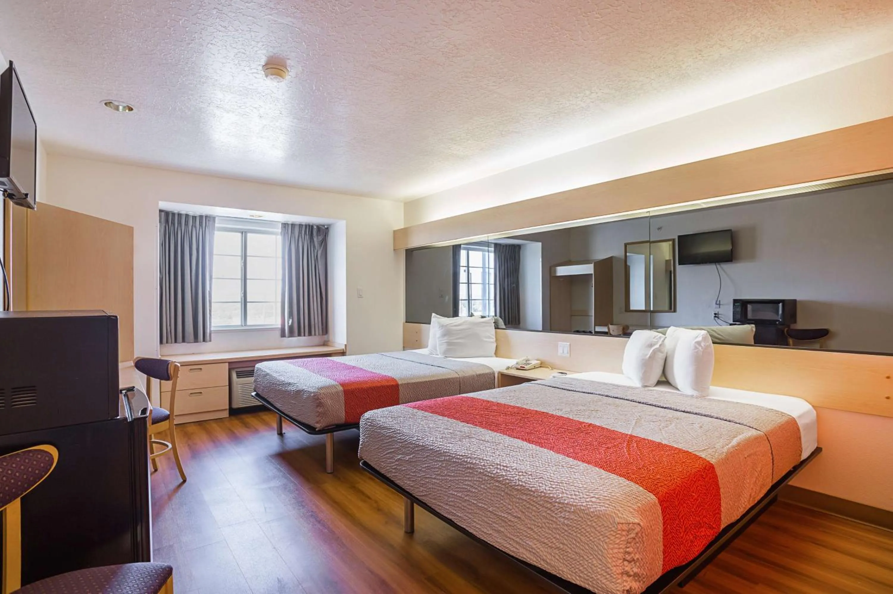 TV and multimedia, Bed in Motel 6-Bernalillo, NM