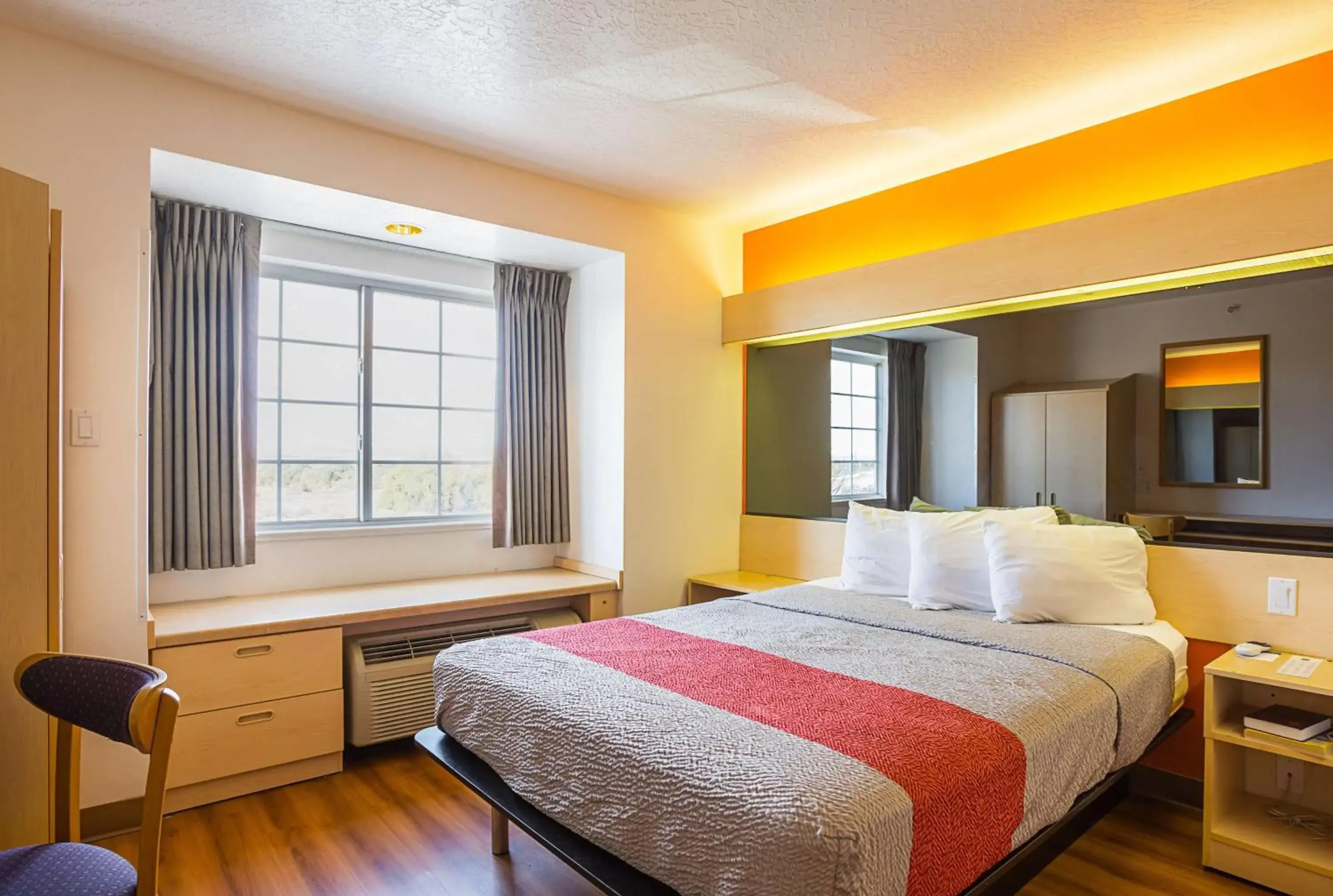 Queen Suite - Non-Smoking in Motel 6-Bernalillo, NM Queen Suite - Non-Smoking in Motel 6-Bernalillo, NM