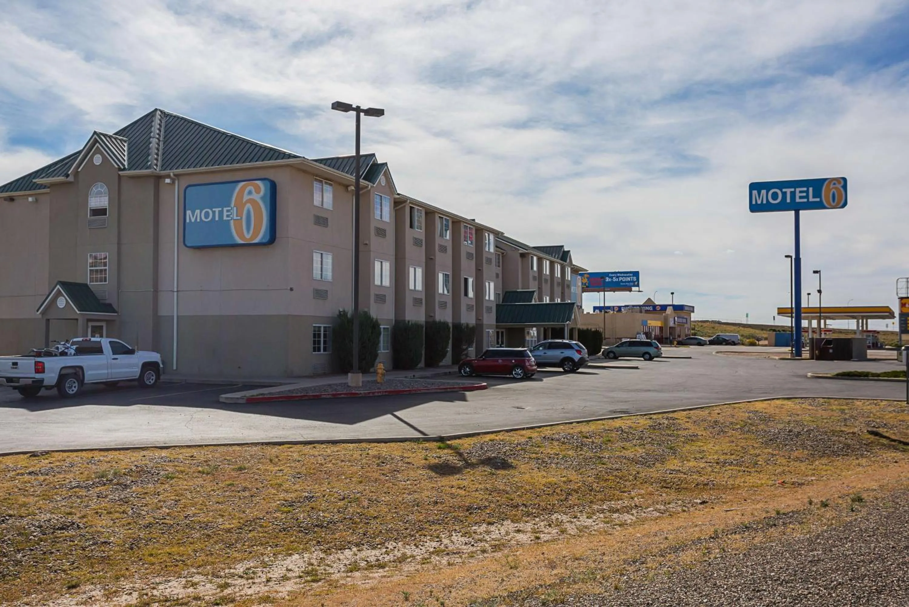 Property building in Motel 6-Bernalillo, NM