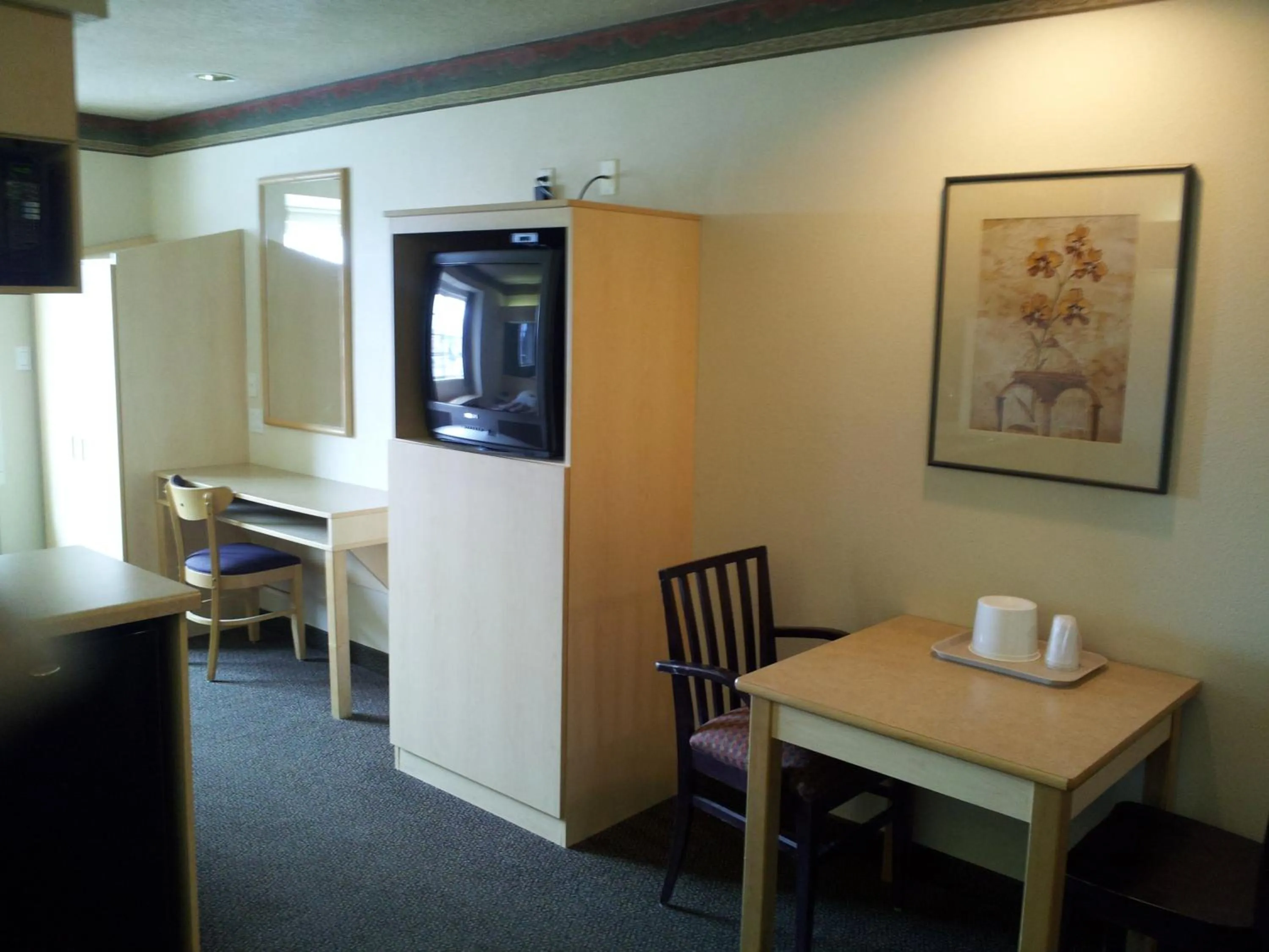 TV and multimedia in Motel 6-Bernalillo, NM