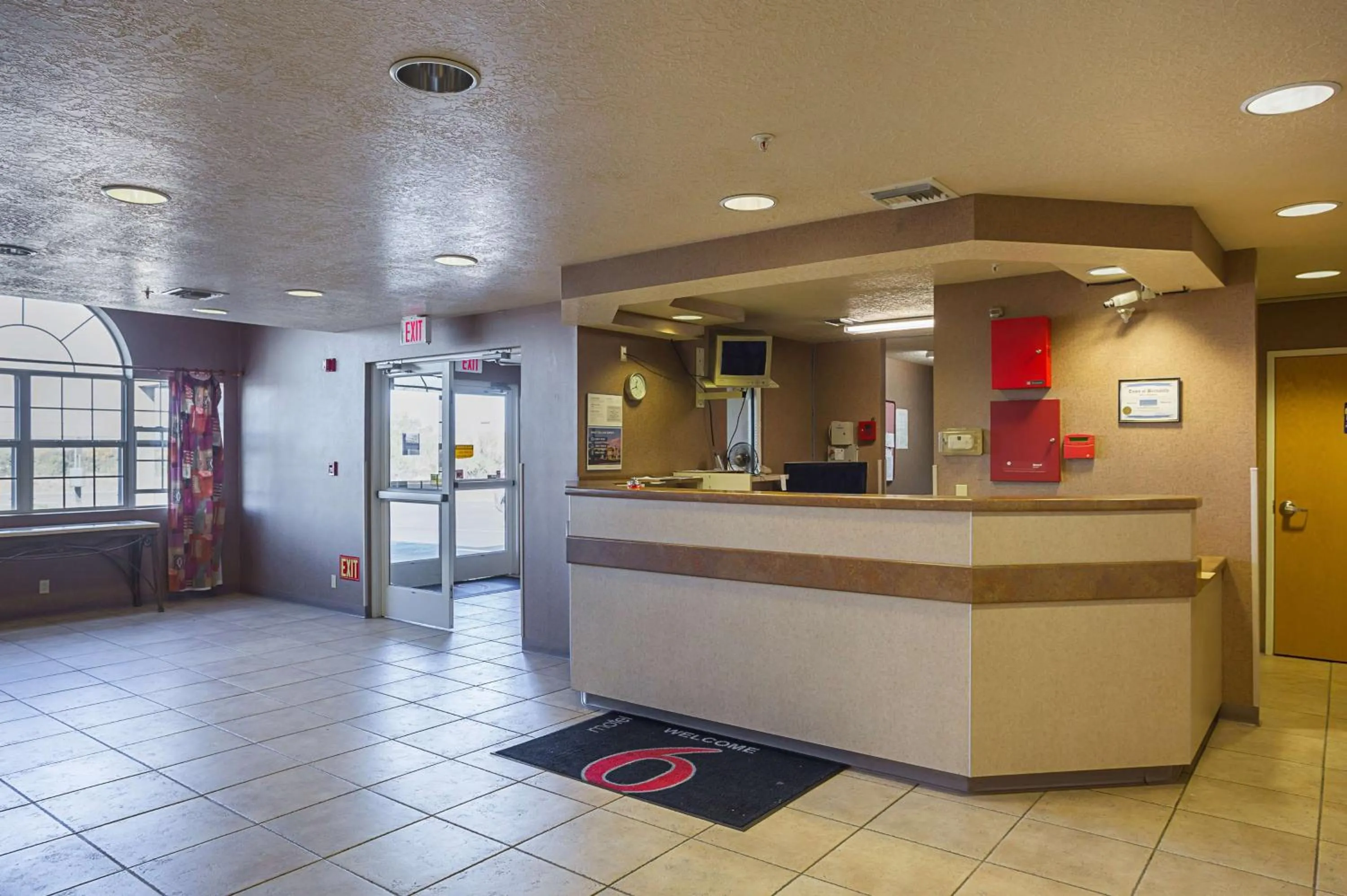 Communal lounge/ TV room in Motel 6-Bernalillo, NM