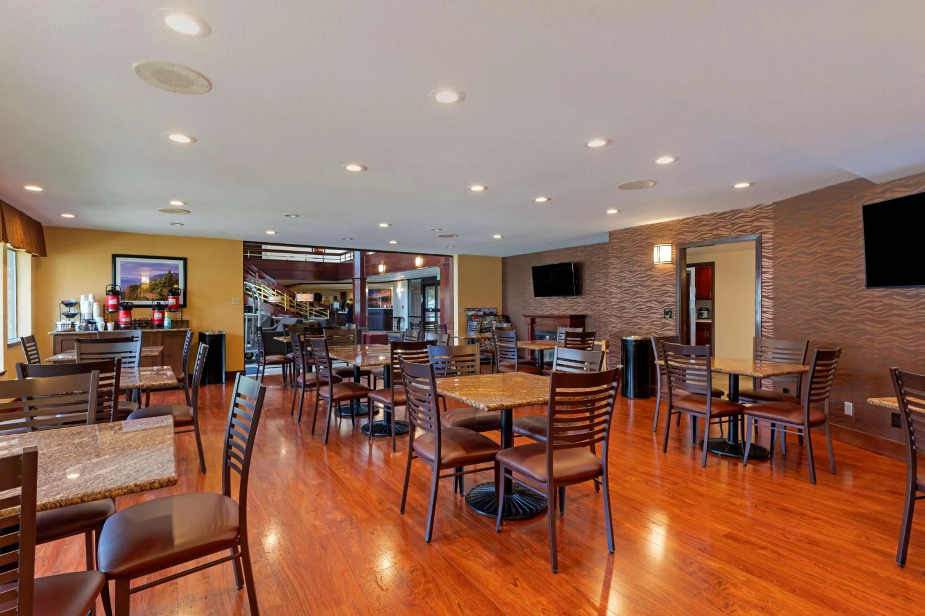 Communal lounge/ TV room in Best Western Pony Soldier