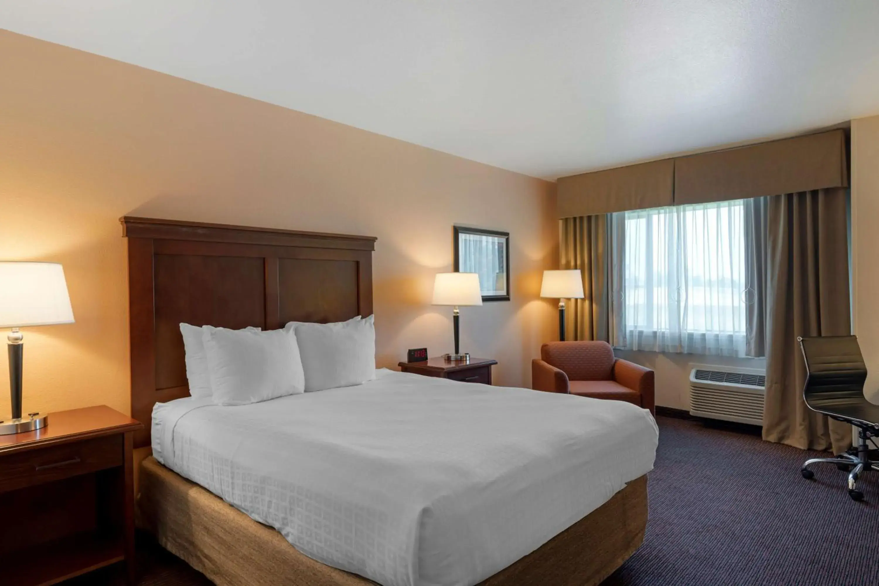 Queen Room - Non-Smoking in Best Western Pony Soldier Queen Room - Non-Smoking in Best Western Pony Soldier