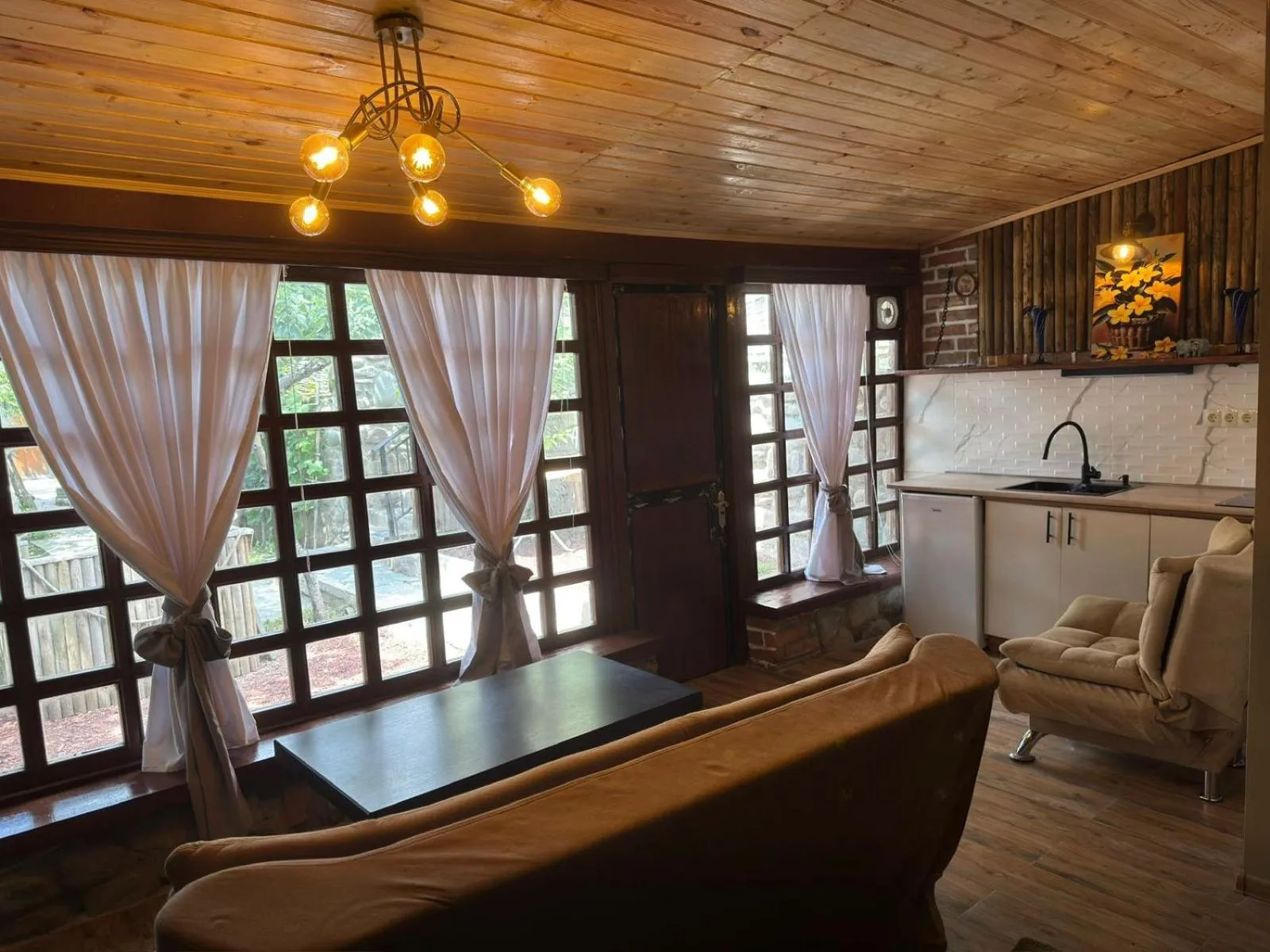 Kitchen or kitchenette in Safari House Tbilisi Wine & Family Hotel