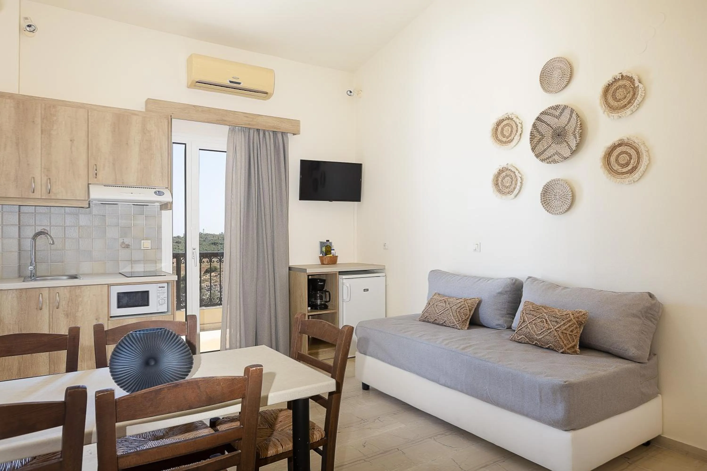 TV and multimedia in Lofos Panorama Apartments