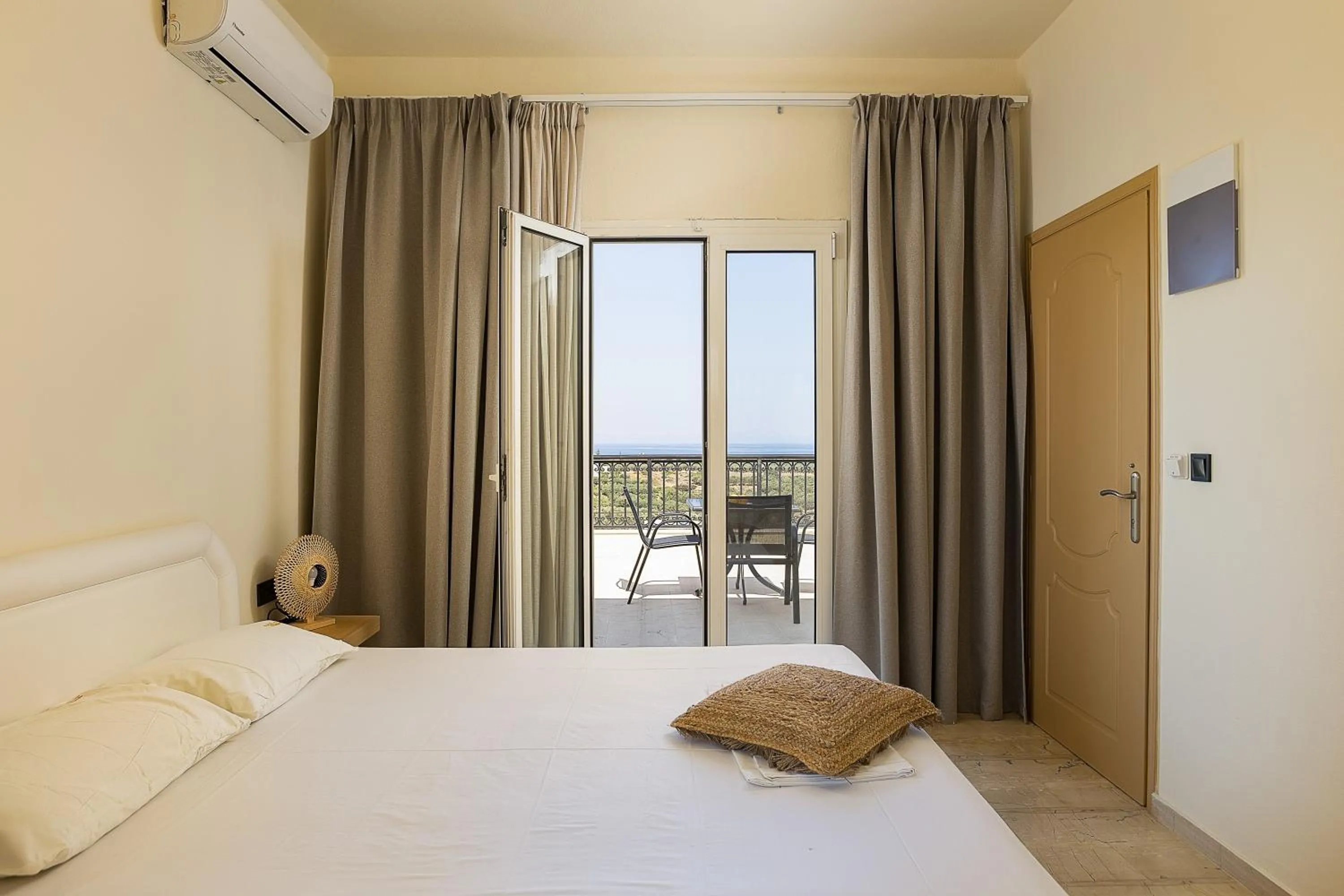 Bed in Lofos Panorama Apartments