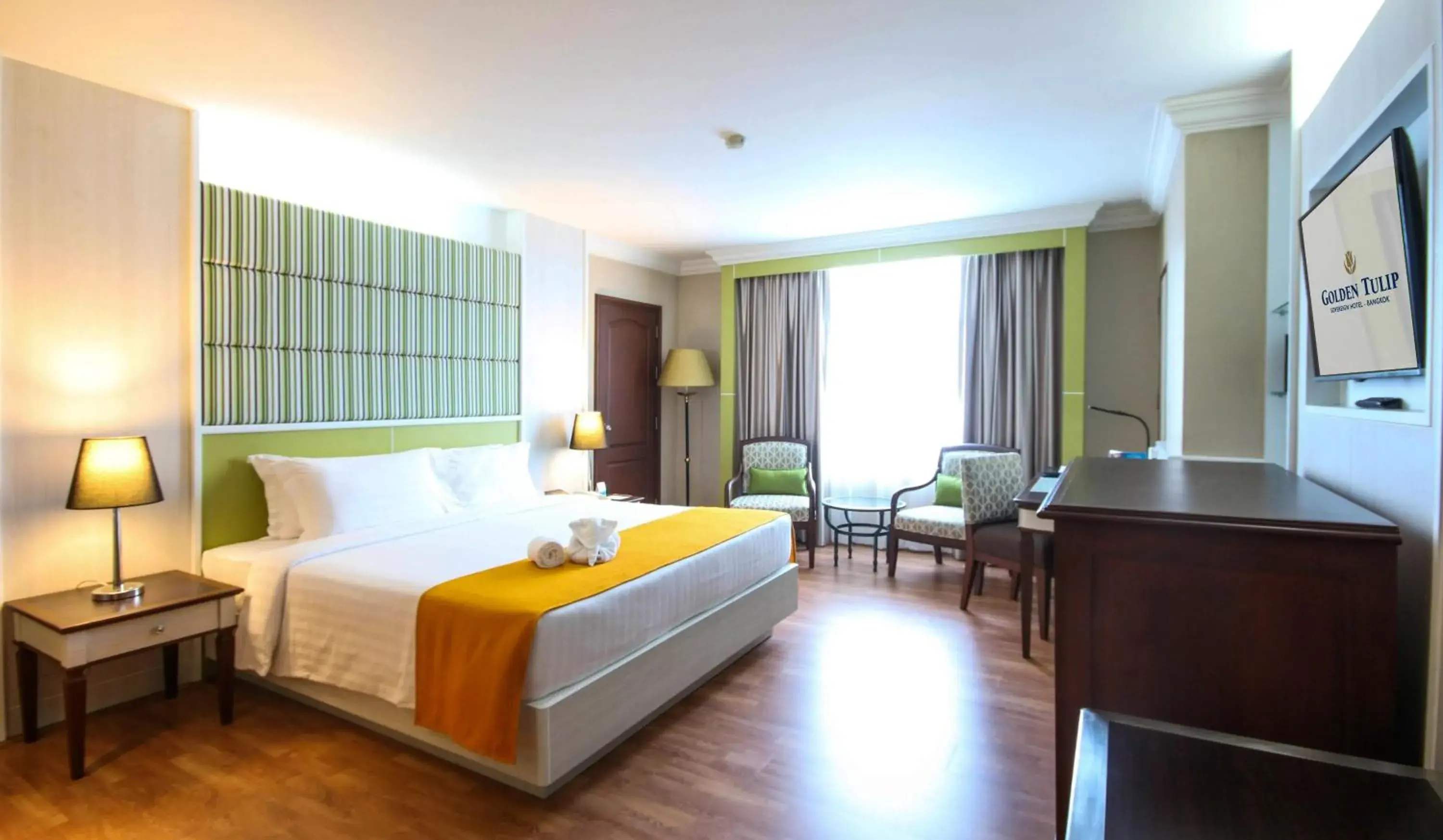 Deluxe King Room in Golden Tulip Sovereign Hotel Bangkok Deluxe King Room in Golden Tulip Sovereign Hotel Bangkok