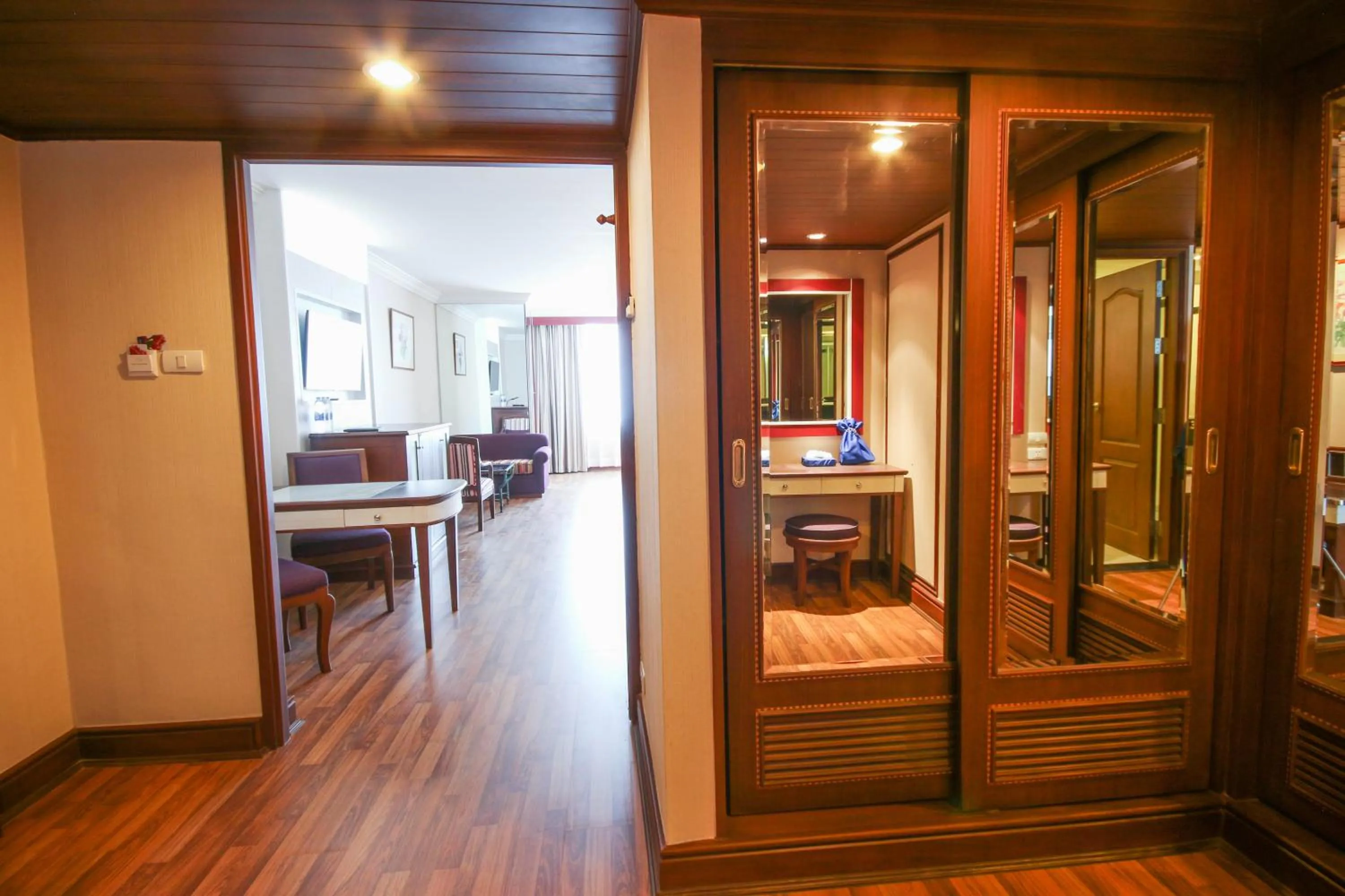 Area and facilities in Golden Tulip Sovereign Hotel Bangkok