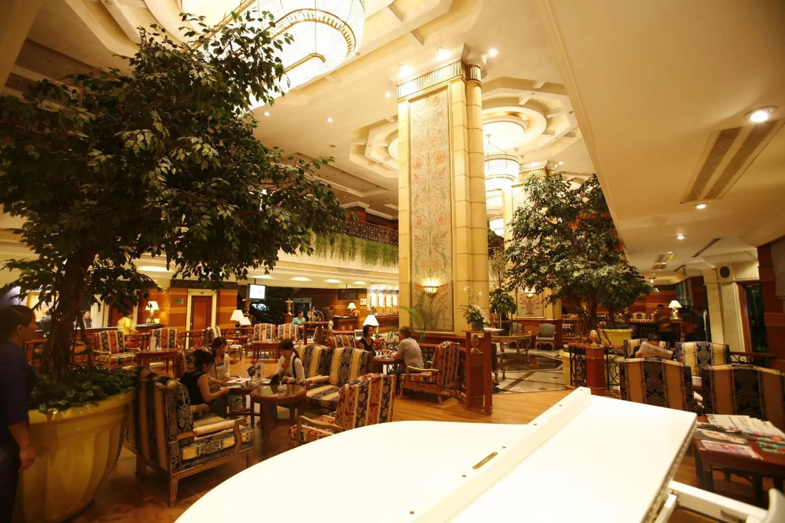 Lounge or bar in Golden Tulip Sovereign Hotel Bangkok Lounge or bar in Golden Tulip Sovereign Hotel Bangkok