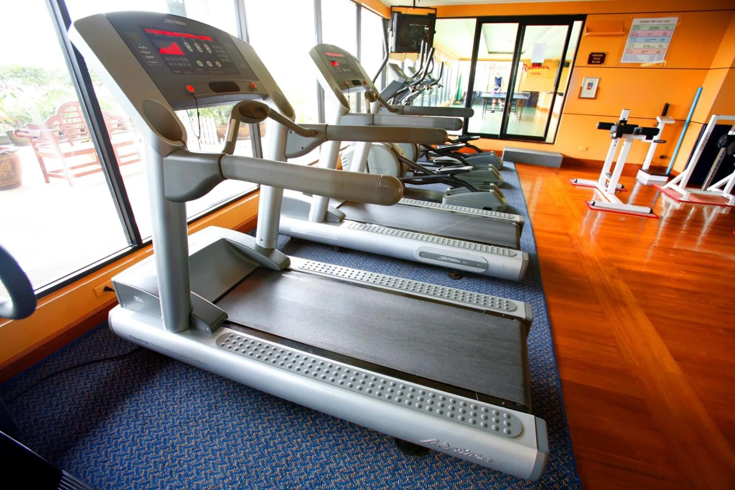 Fitness centre/facilities in Golden Tulip Sovereign Hotel Bangkok