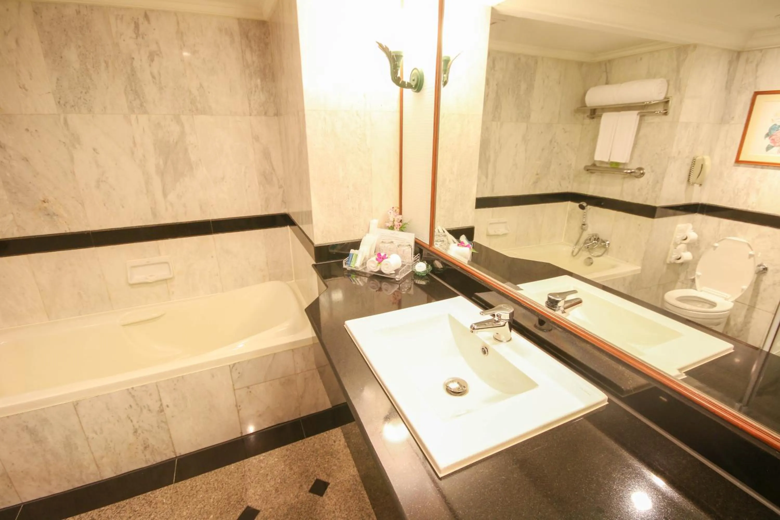 Bathroom in Golden Tulip Sovereign Hotel Bangkok