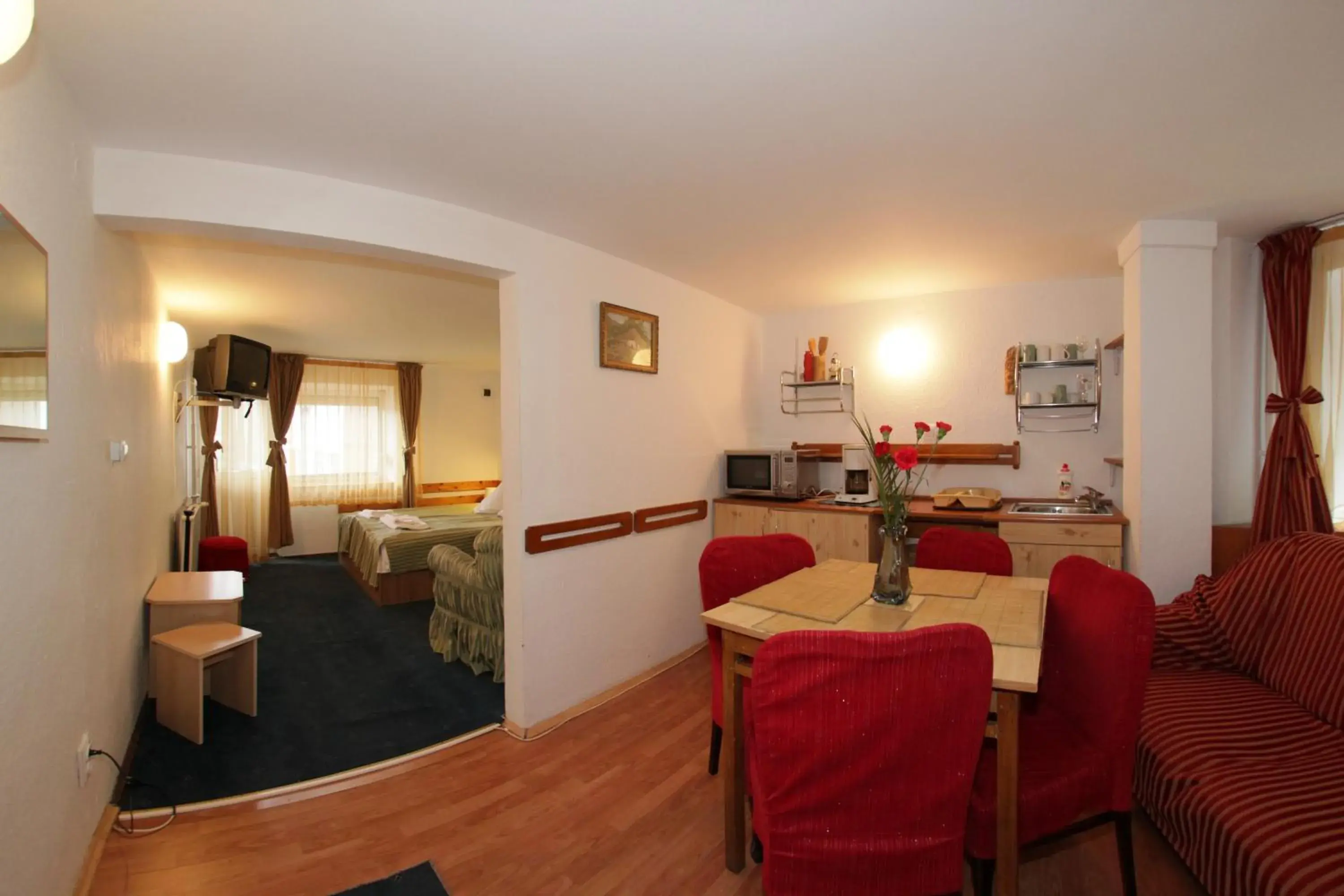 Two-Bedroom Apartment (4 Adults) in Cazare Casa Cristina Two-Bedroom Apartment (4 Adults) in Cazare Casa Cristina
