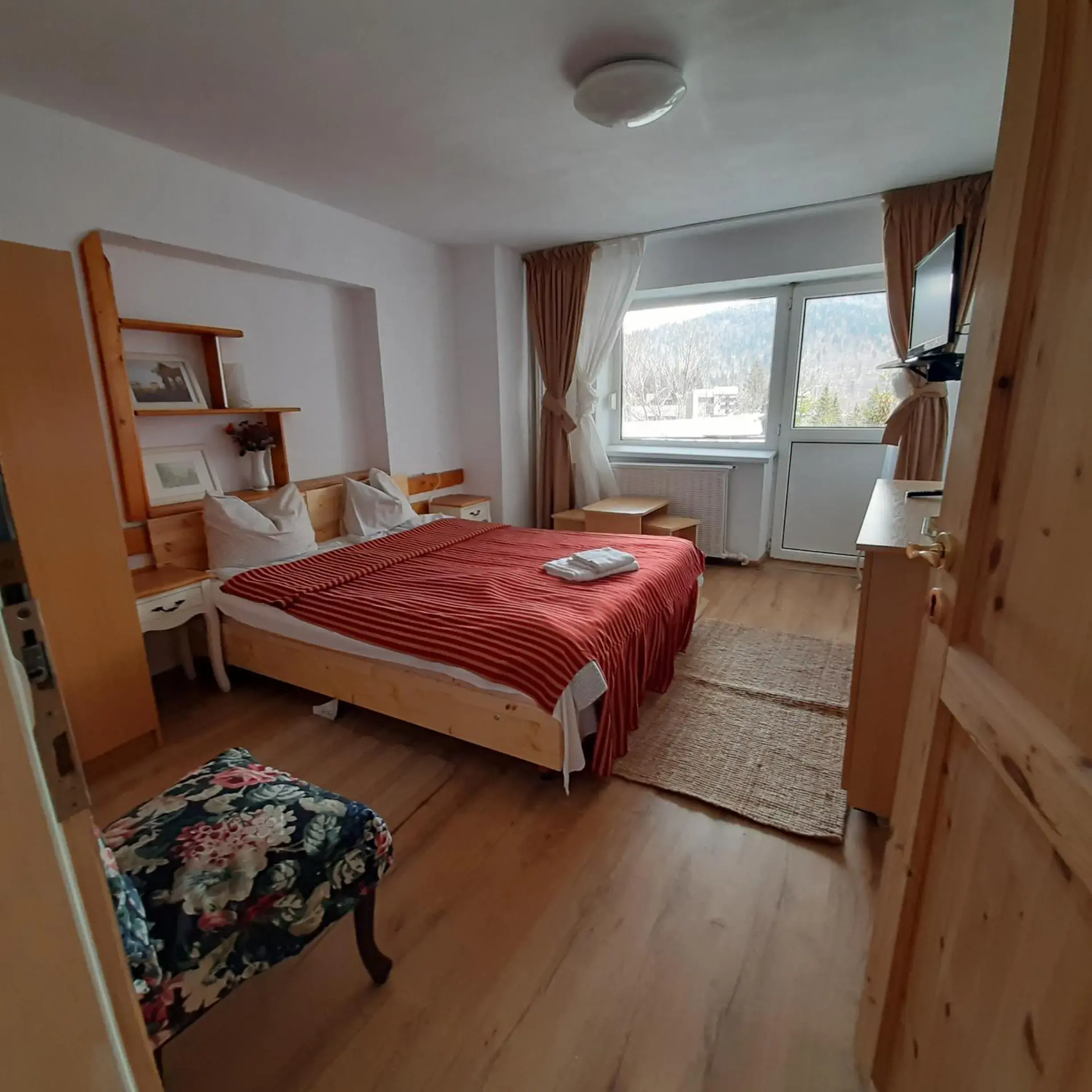Two-Bedroom Apartment (4 Adults) in Cazare Casa Cristina Two-Bedroom Apartment (4 Adults) in Cazare Casa Cristina