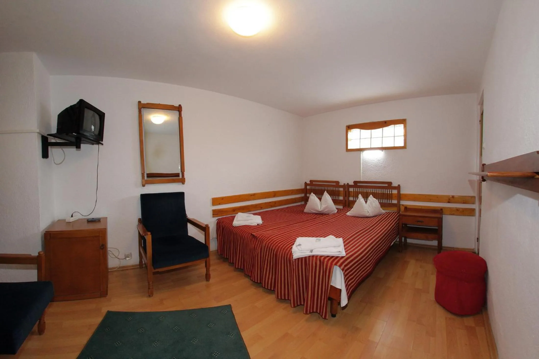 Tranzit Twin Room 20:00 p.m - 8:00 a.m.  in Cazare Casa Cristina
