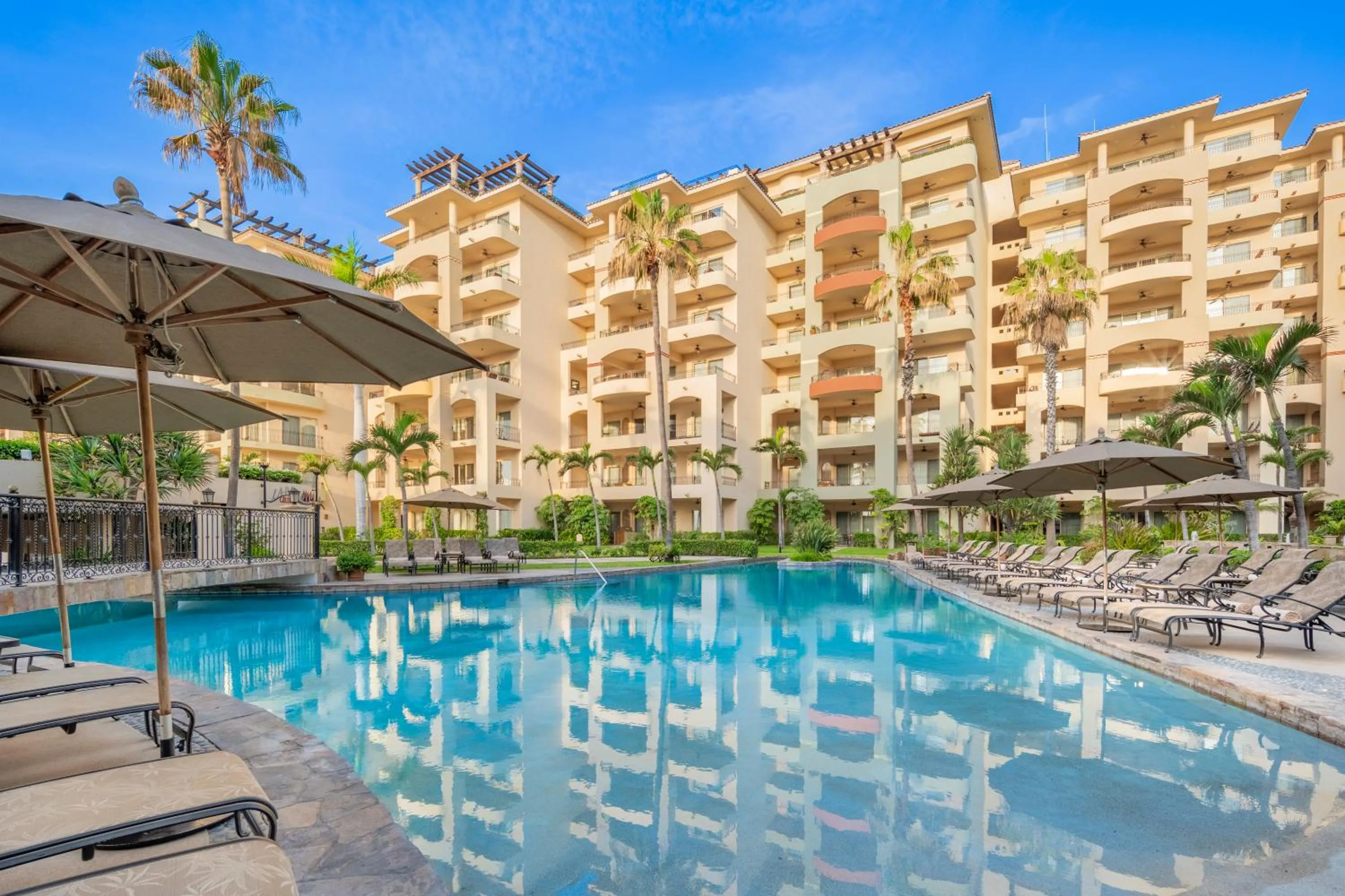 Swimming pool in Villa la Estancia Beach Resort & Spa