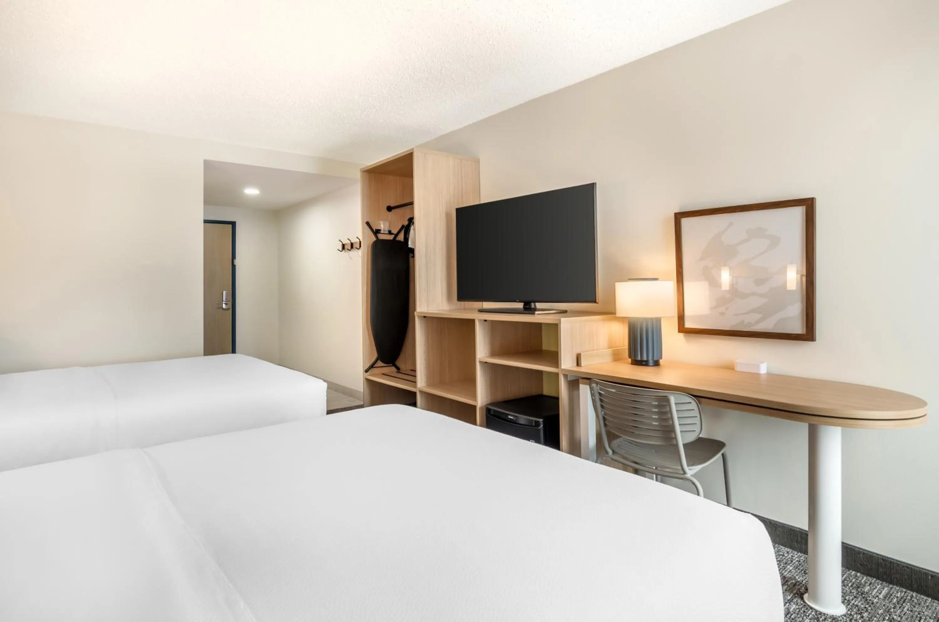 TV and multimedia, Bed in Spark By Hilton Roanoke Airport
