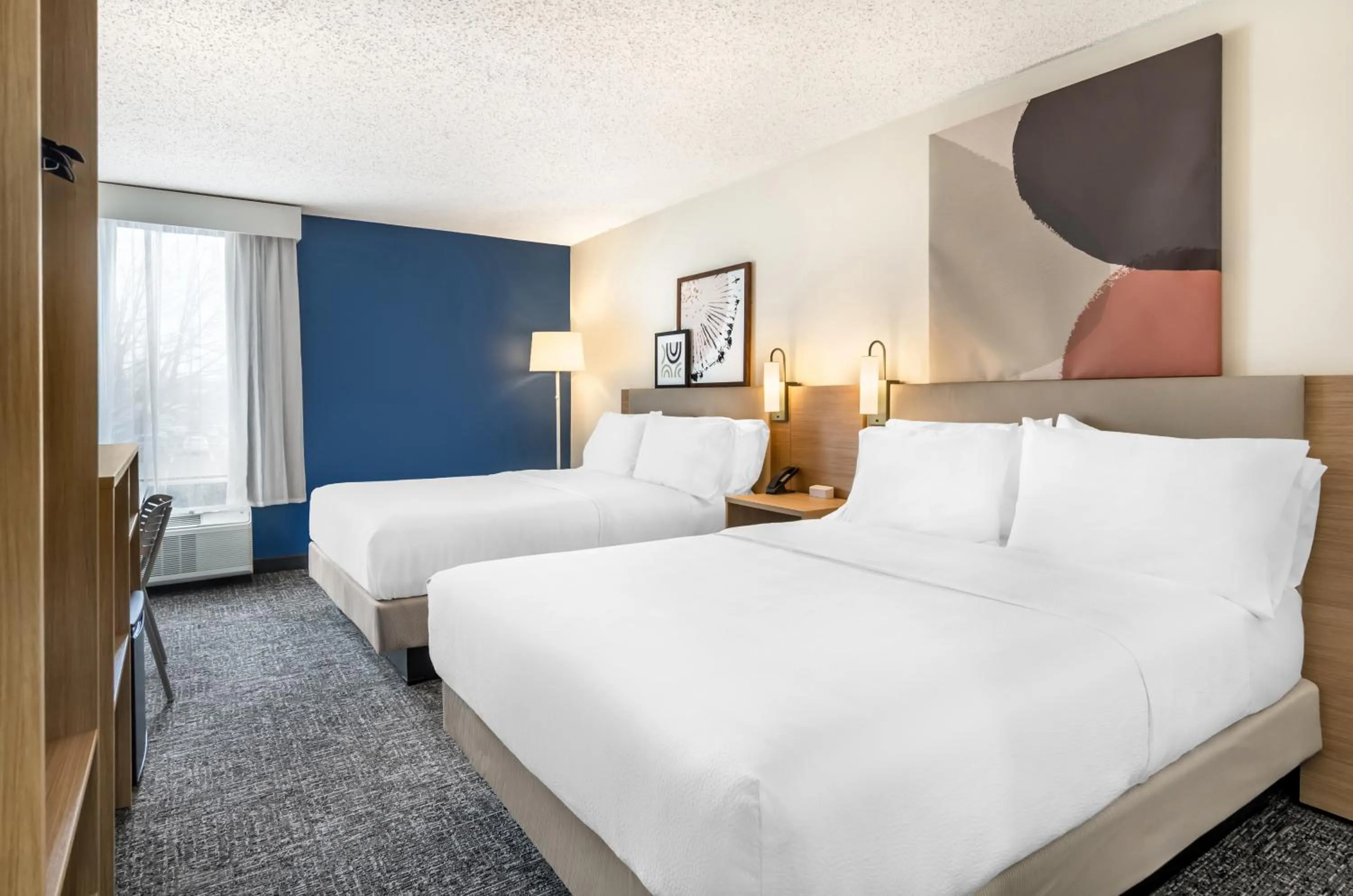 Guests, Bed in Spark By Hilton Roanoke Airport