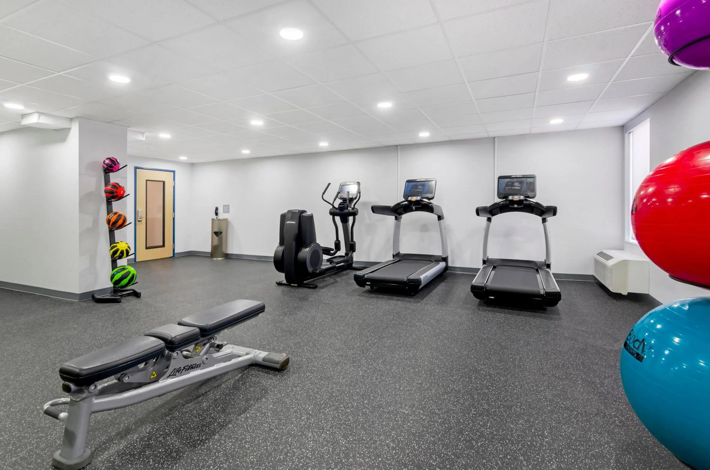 Fitness centre/facilities in Spark By Hilton Roanoke Airport