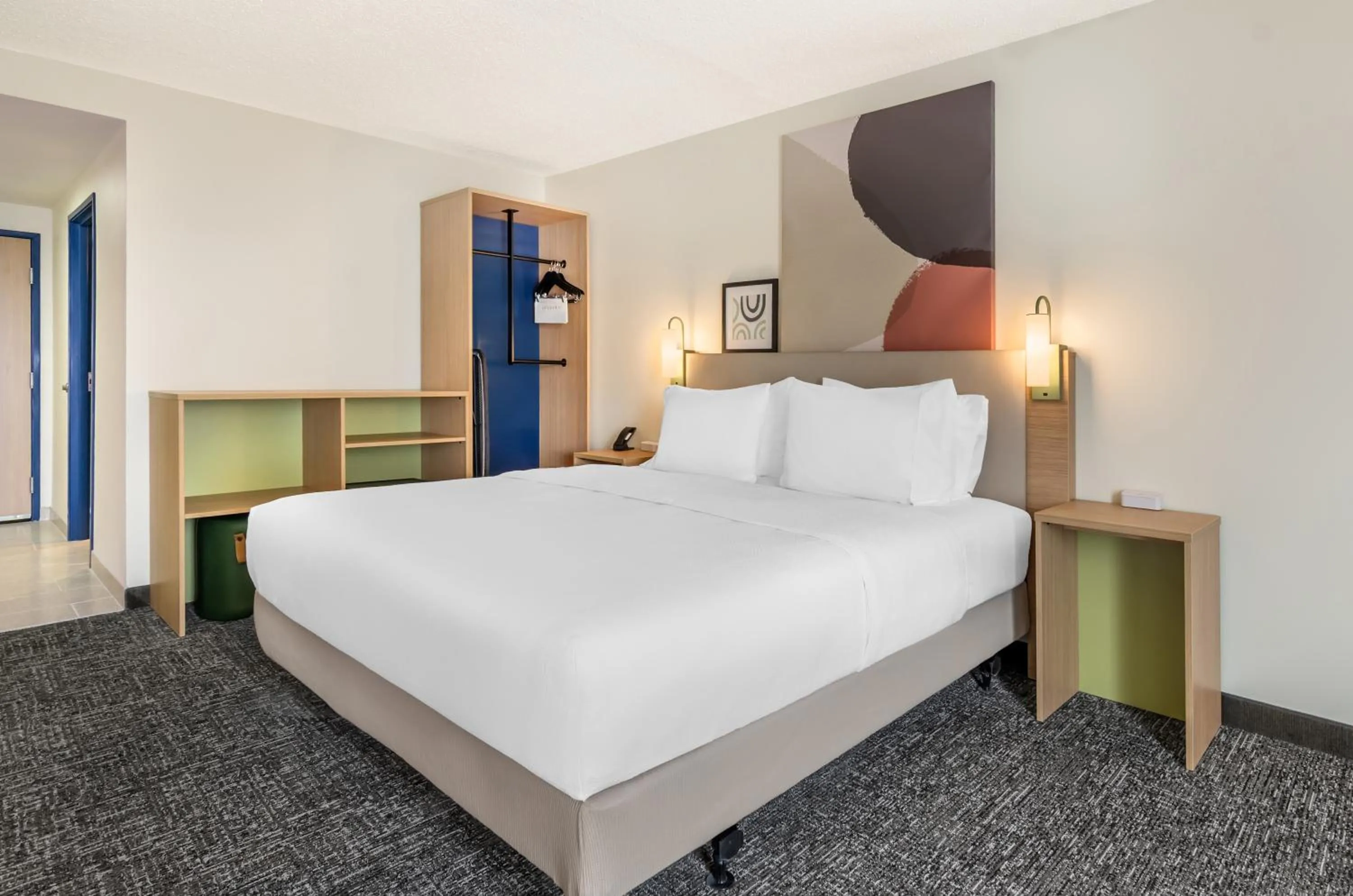 Guests, Bed in Spark By Hilton Roanoke Airport