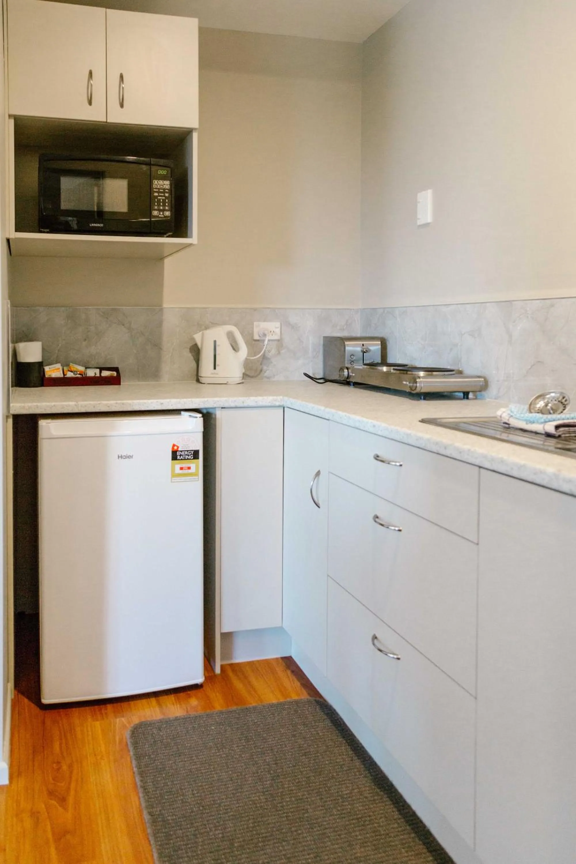 Kitchen or kitchenette in Comfort Inn Sunset