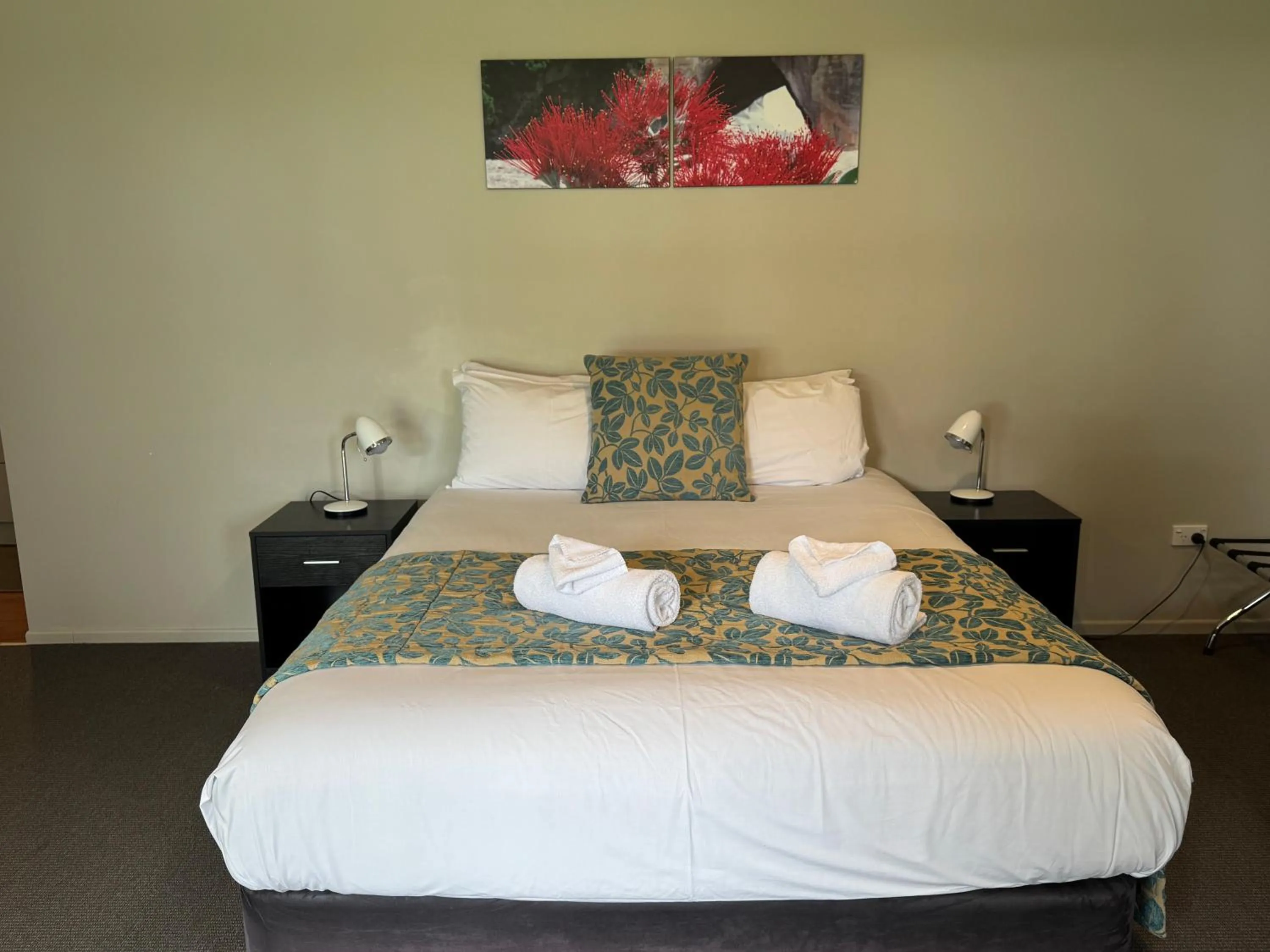 Bed in Comfort Inn Sunset