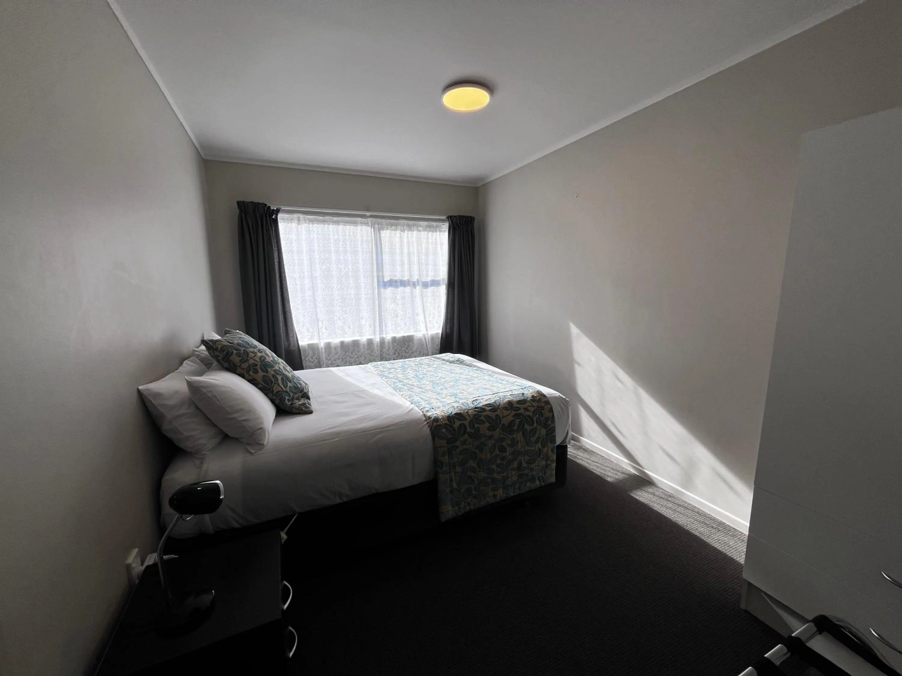 Bedroom, Bed in Comfort Inn Sunset