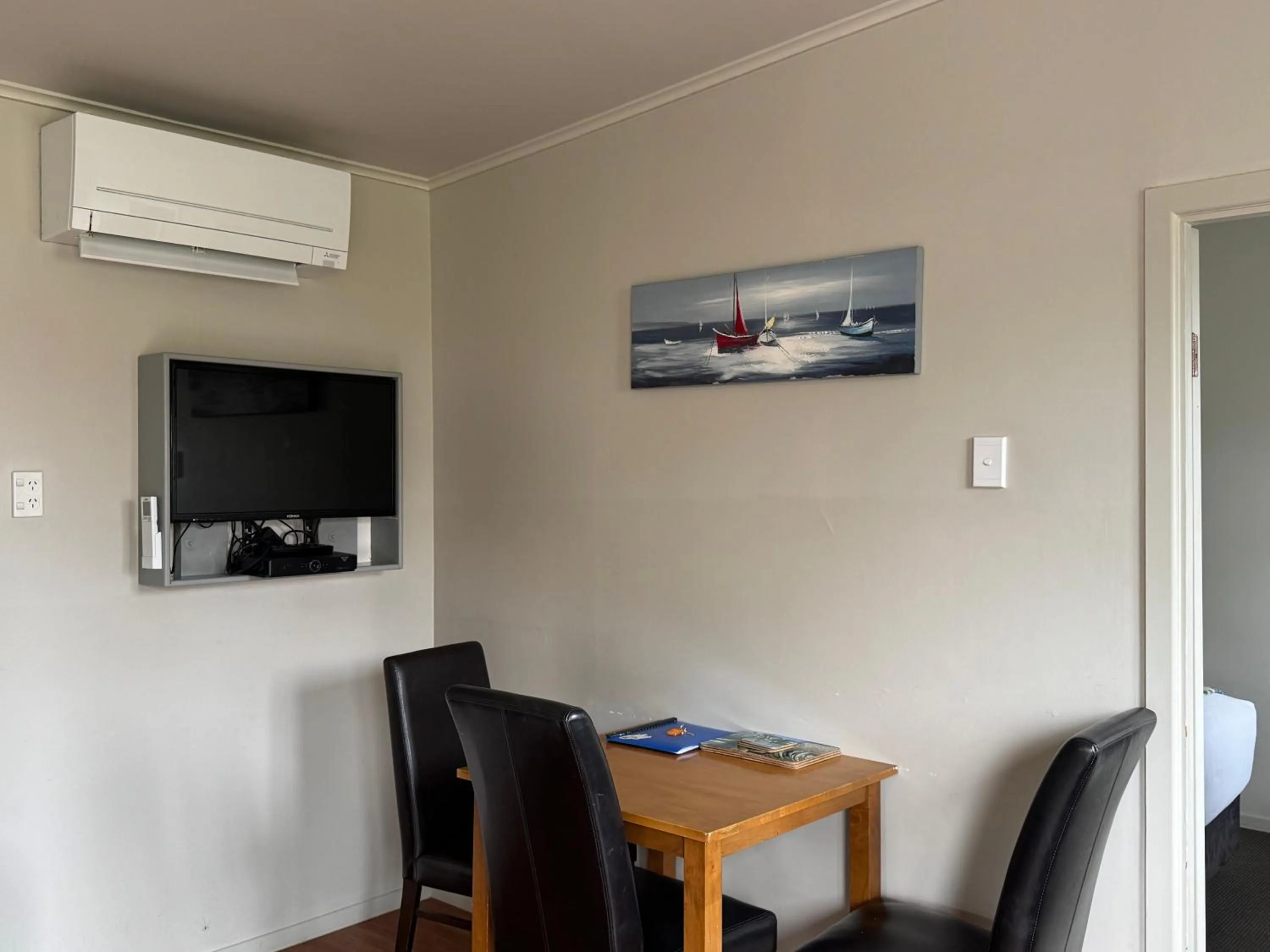 Living room in Comfort Inn Sunset