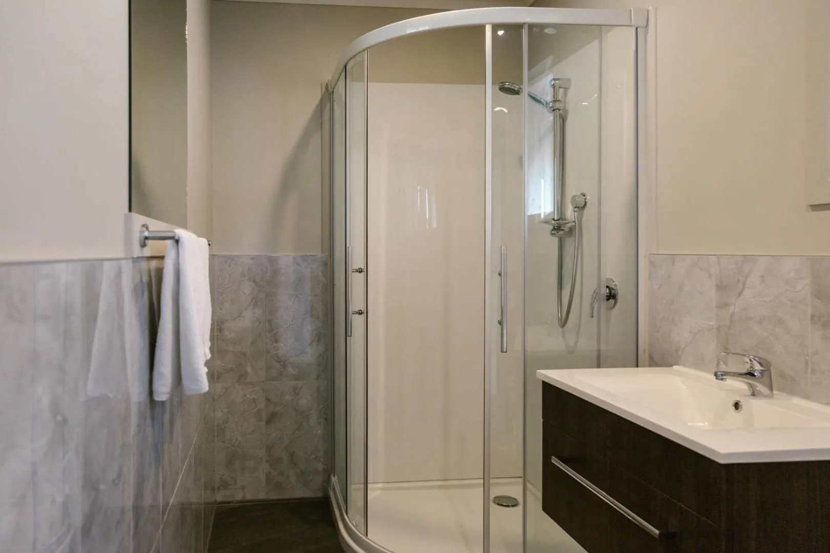 Shower in Comfort Inn Sunset