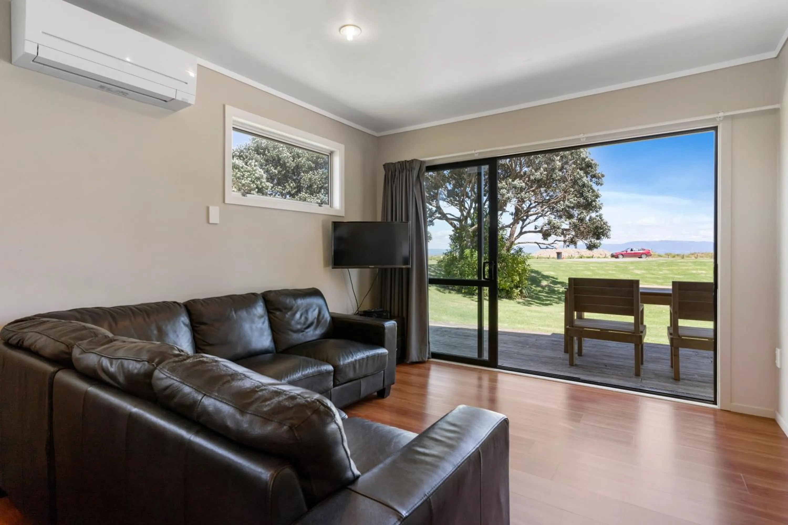 Living room in Comfort Inn Sunset