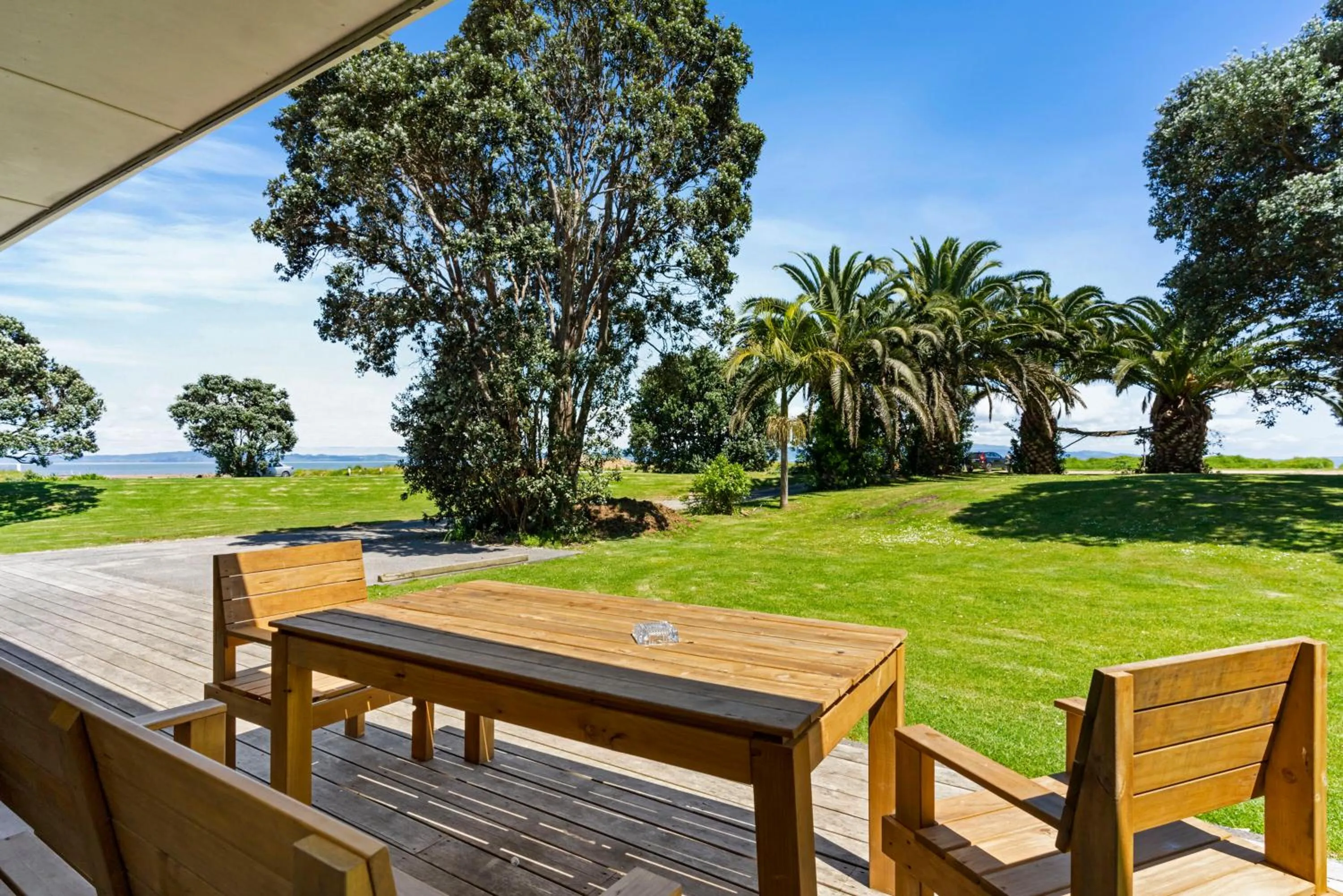 Garden view in Comfort Inn Sunset