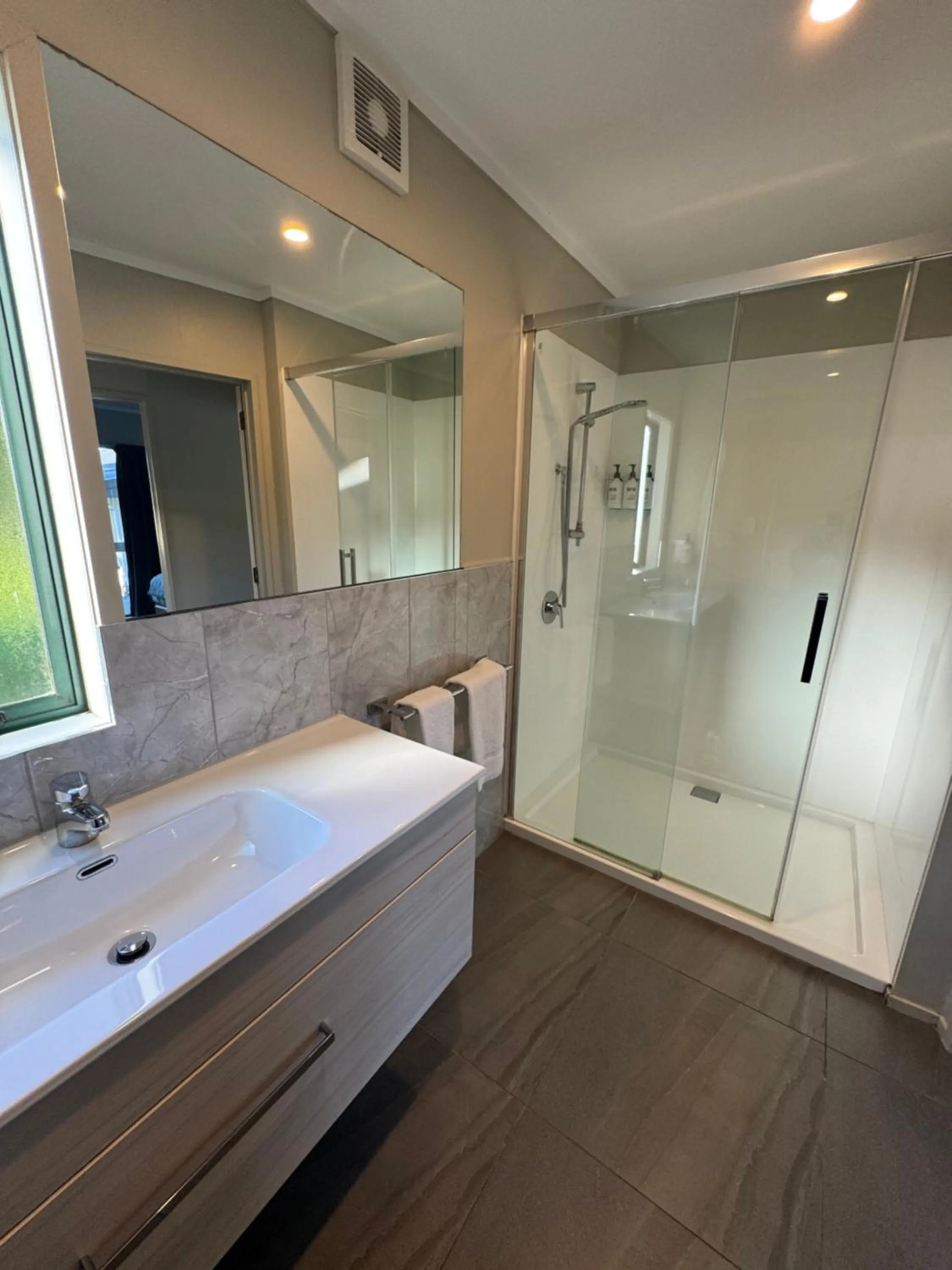 Bathroom in Comfort Inn Sunset