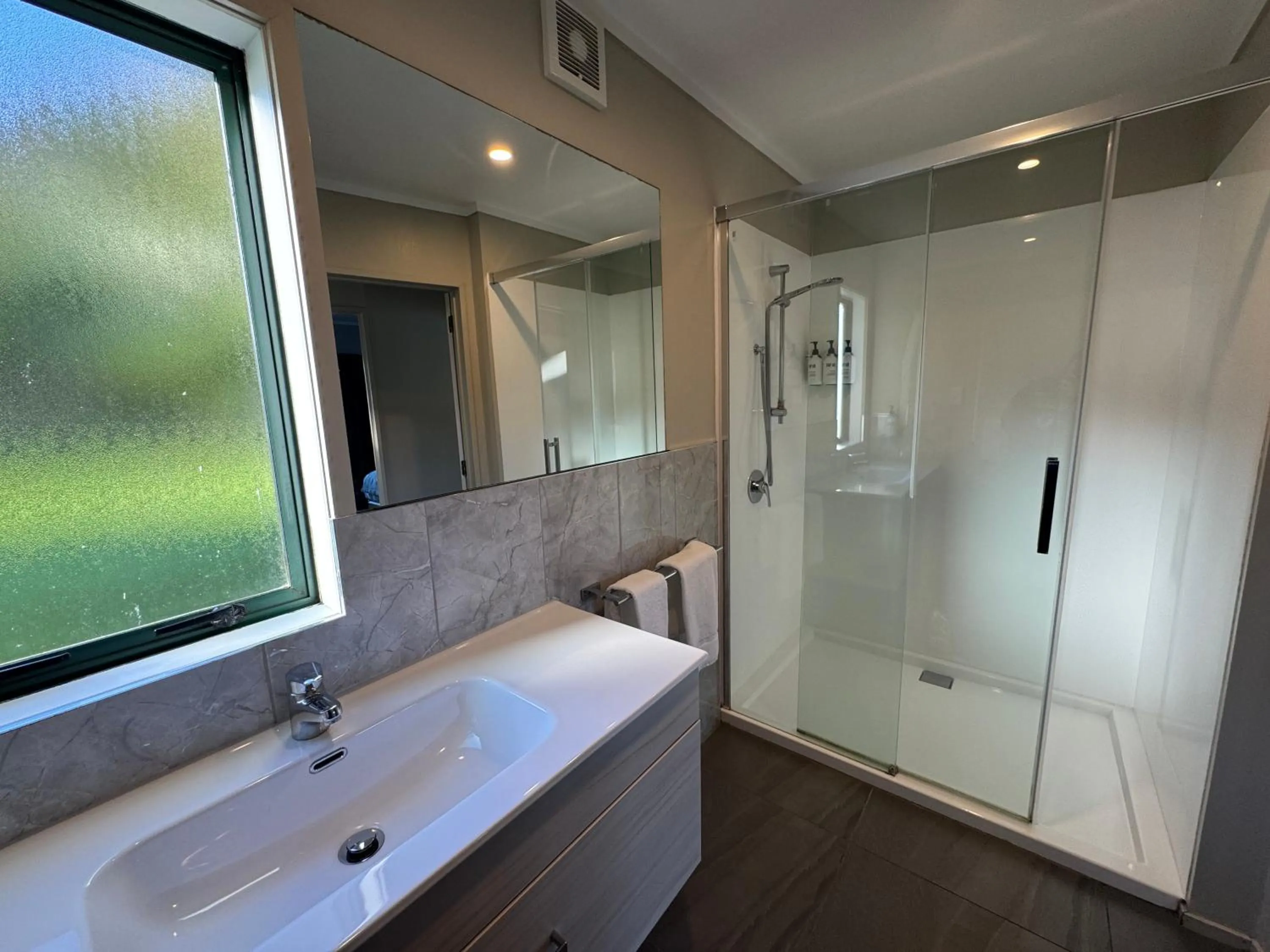 Bathroom in Comfort Inn Sunset