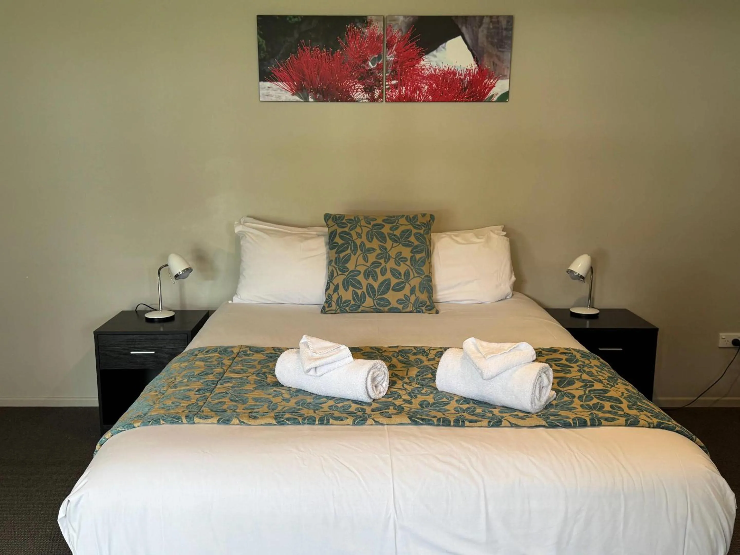 Bedroom, Bed in Comfort Inn Sunset