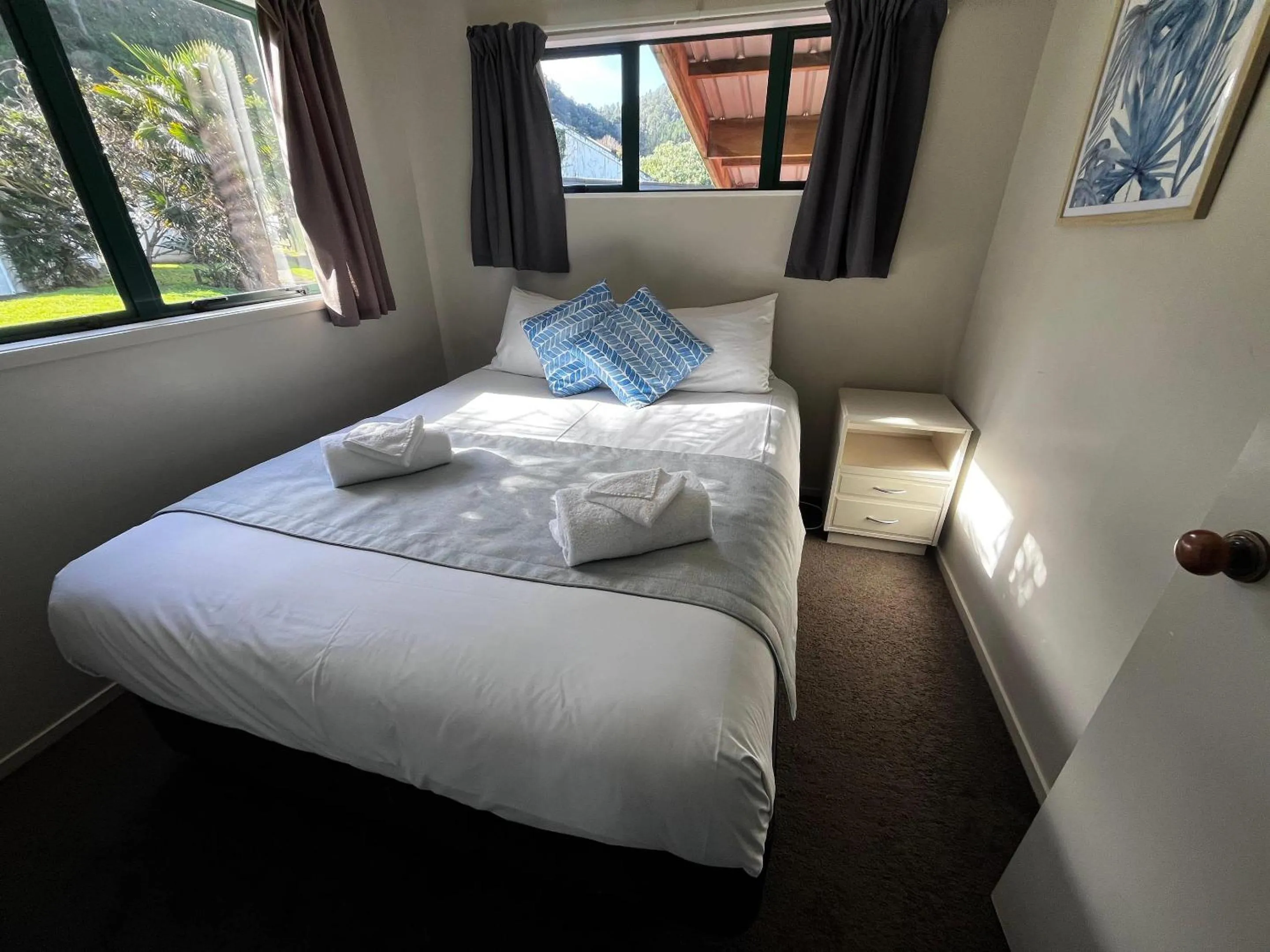 Bedroom, Bed in Comfort Inn Sunset