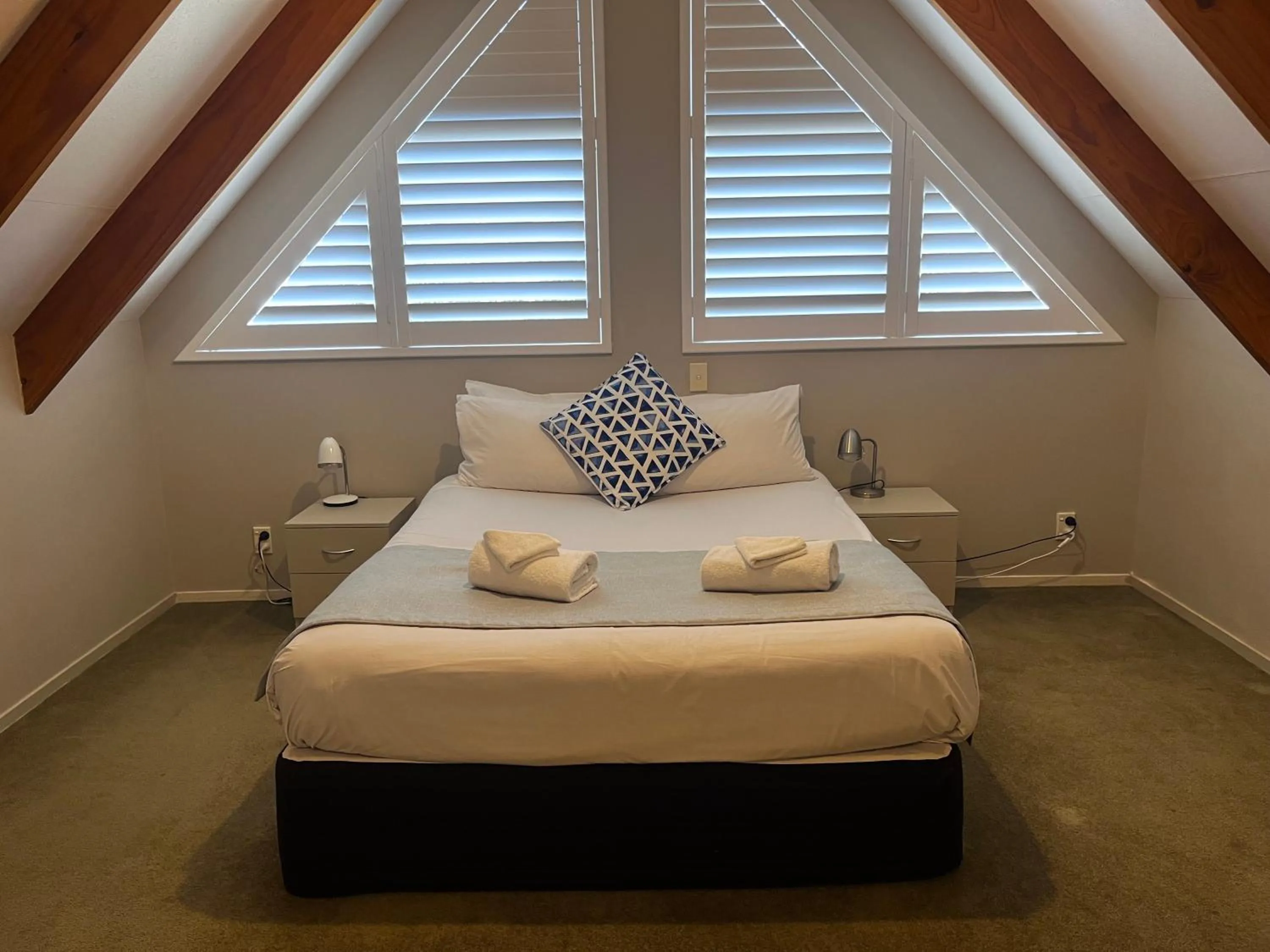 Bedroom, Bed in Comfort Inn Sunset