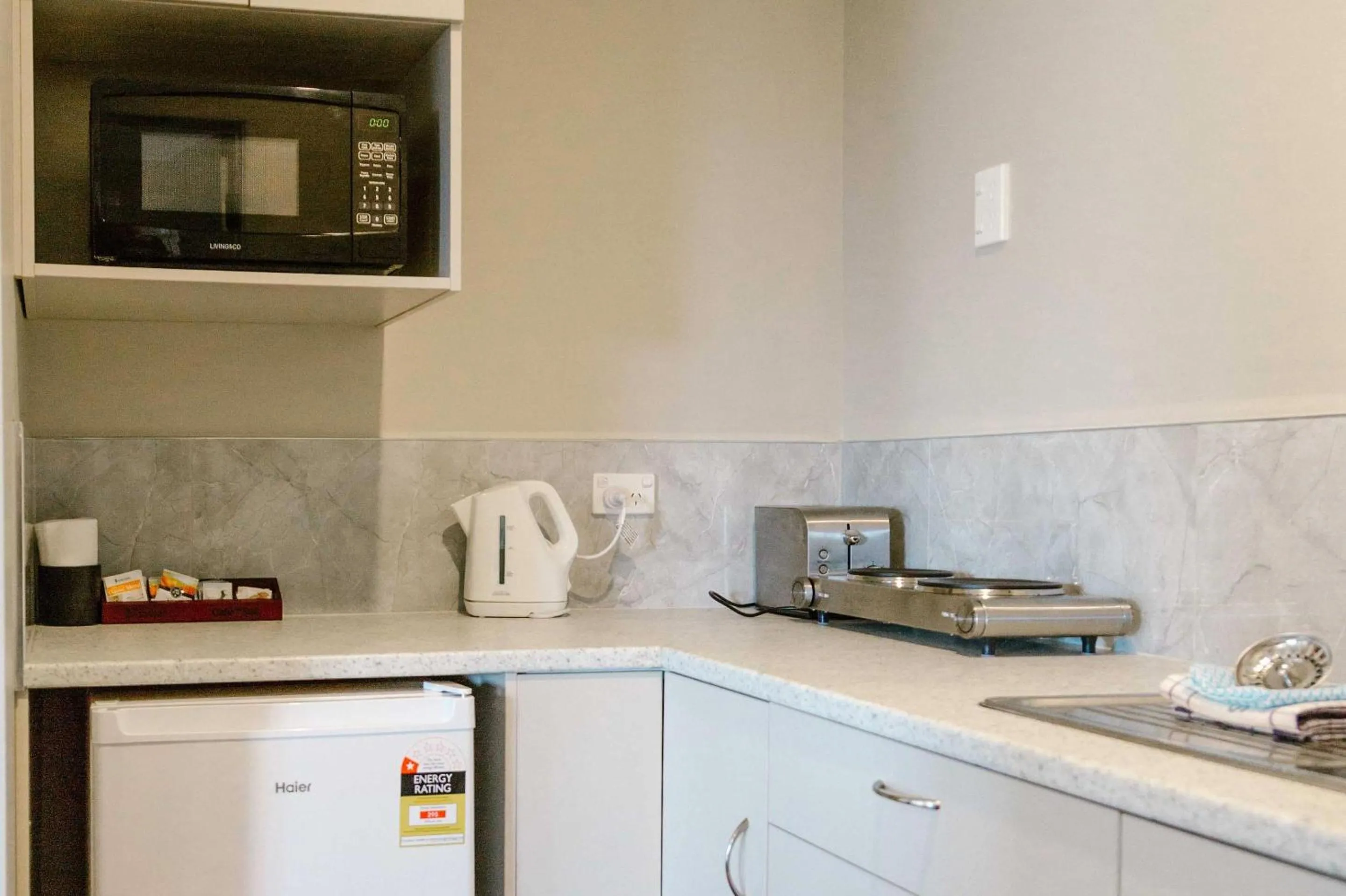 Kitchen or kitchenette in Comfort Inn Sunset