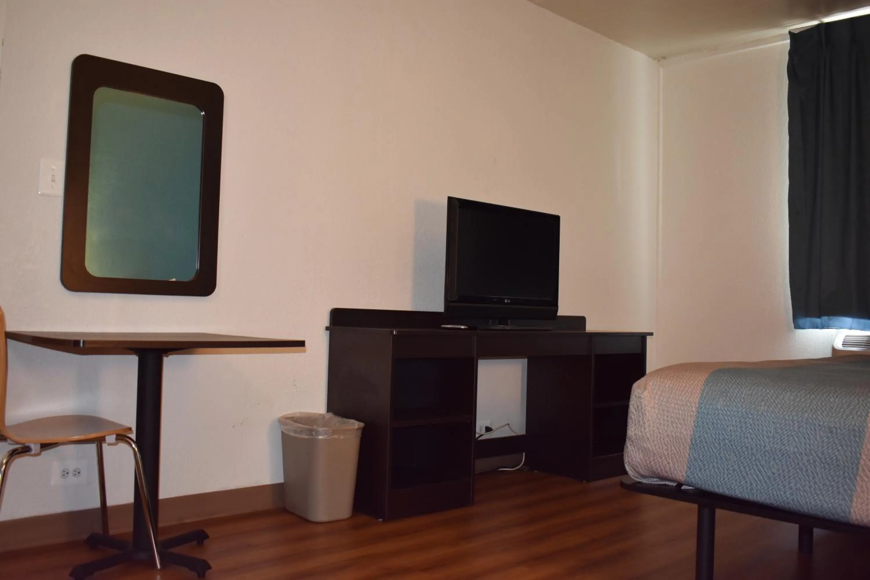 TV/Entertainment Center in FairBridge Inn Express Melrose Park