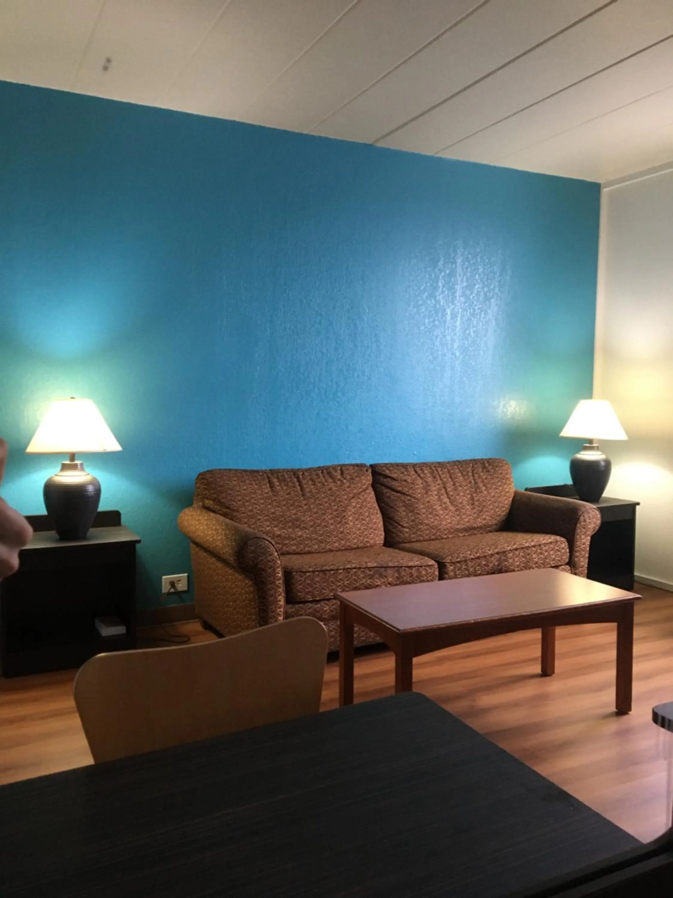 Living room, Seating Area in FairBridge Inn Express Melrose Park