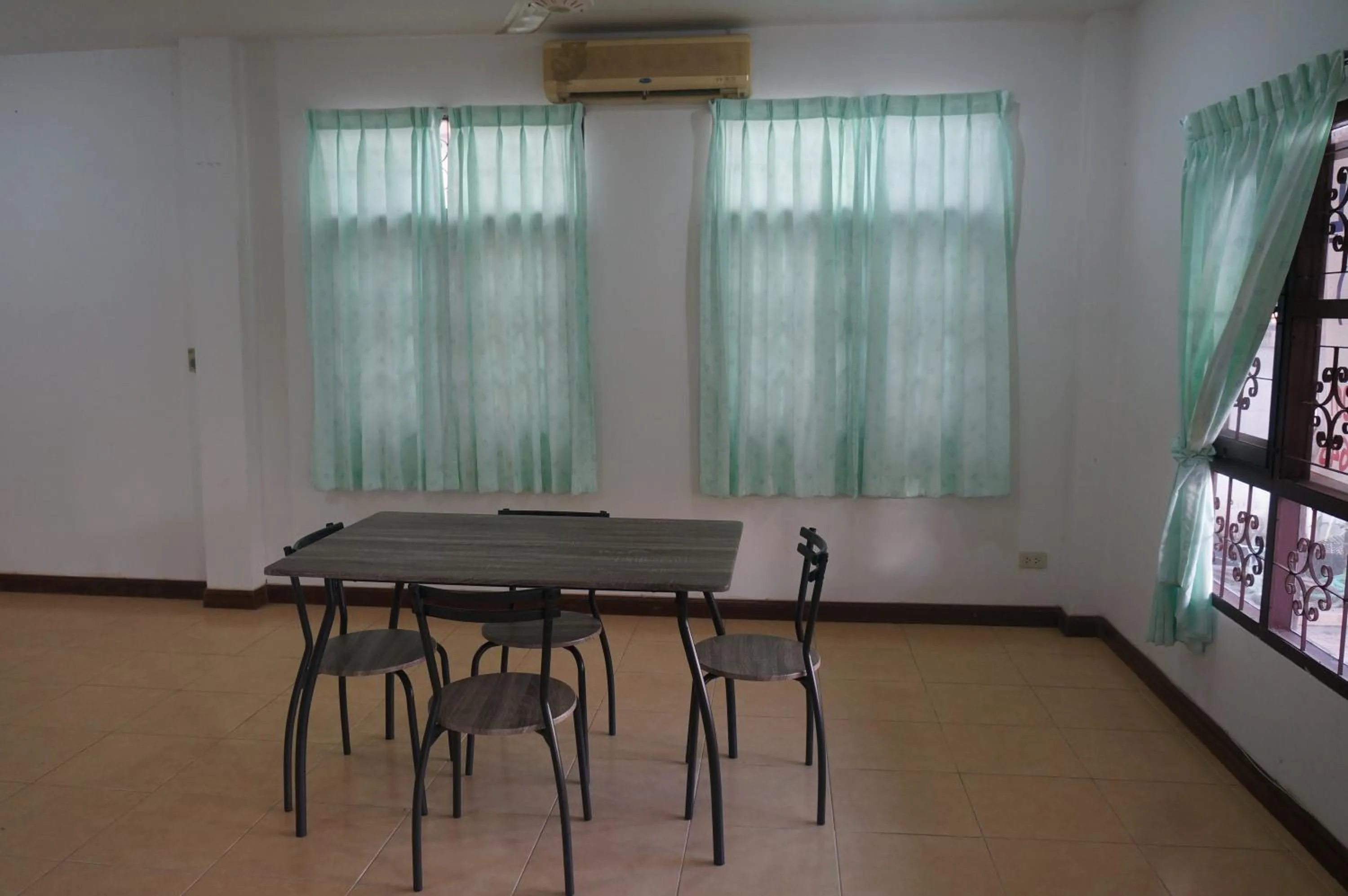 Dining area in Lamai Apartment