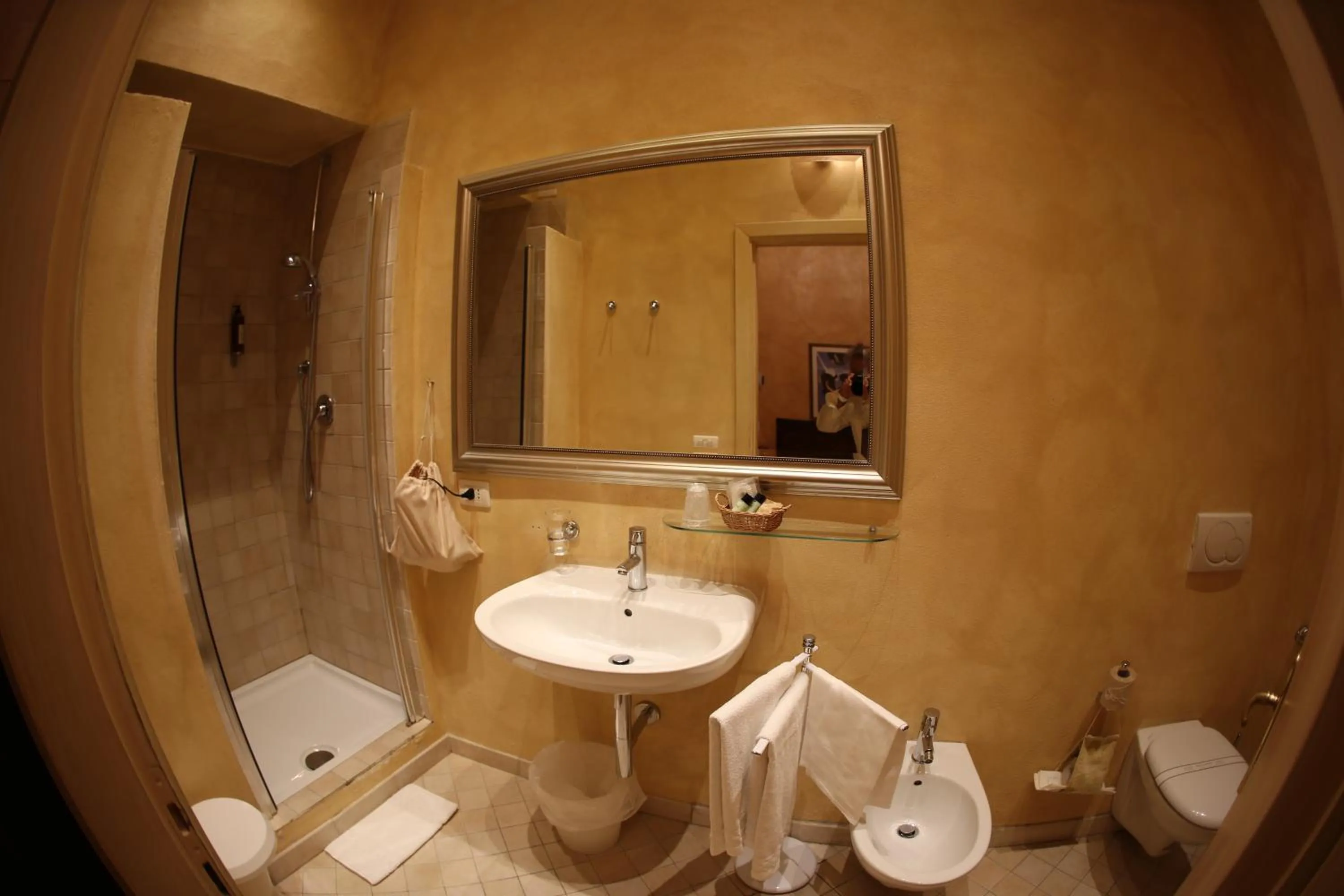 Bathroom in Hotel Italia Cortona