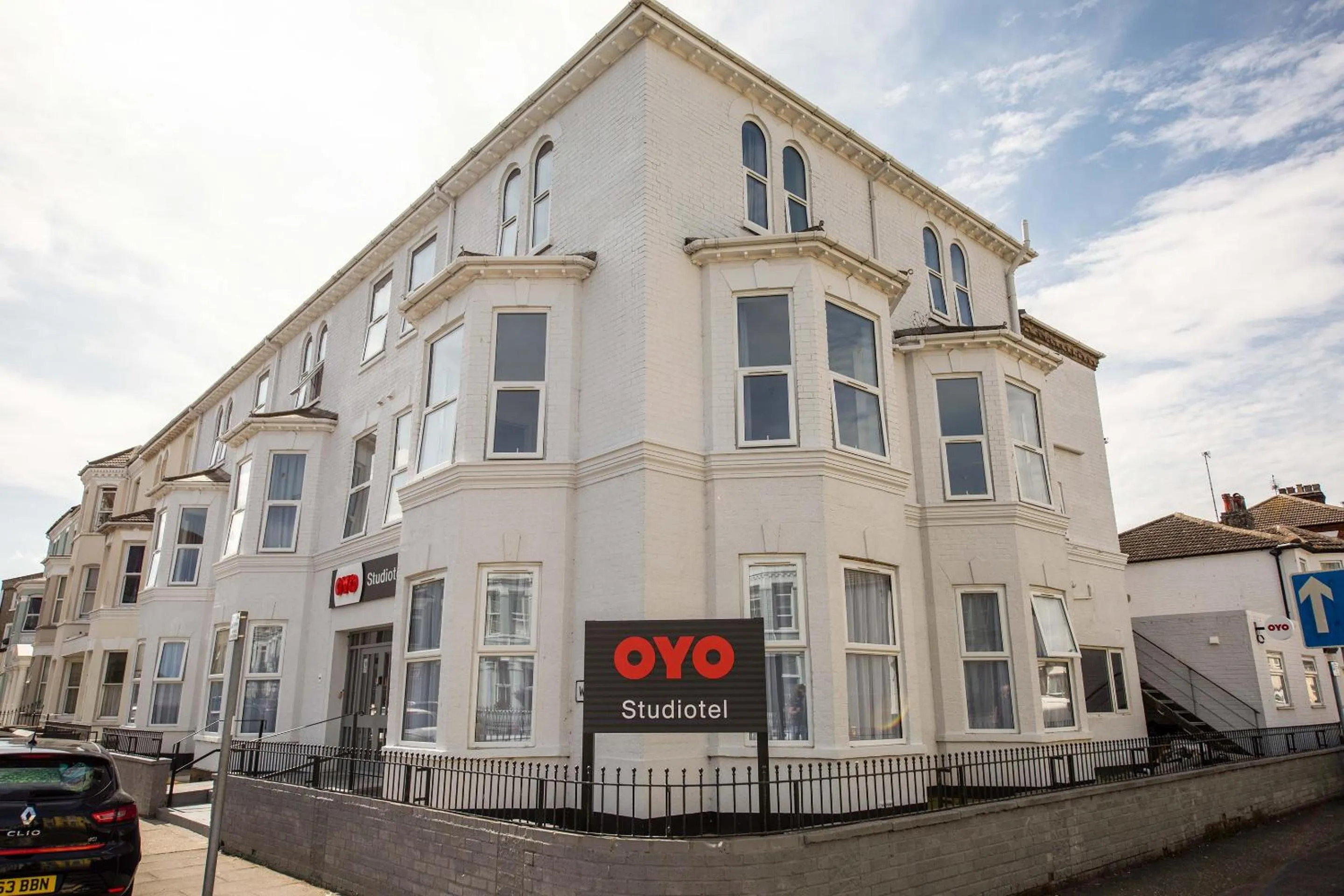 Facade/entrance in OYO Studiotel Great Yarmouth - Modern Hotel Apartments
