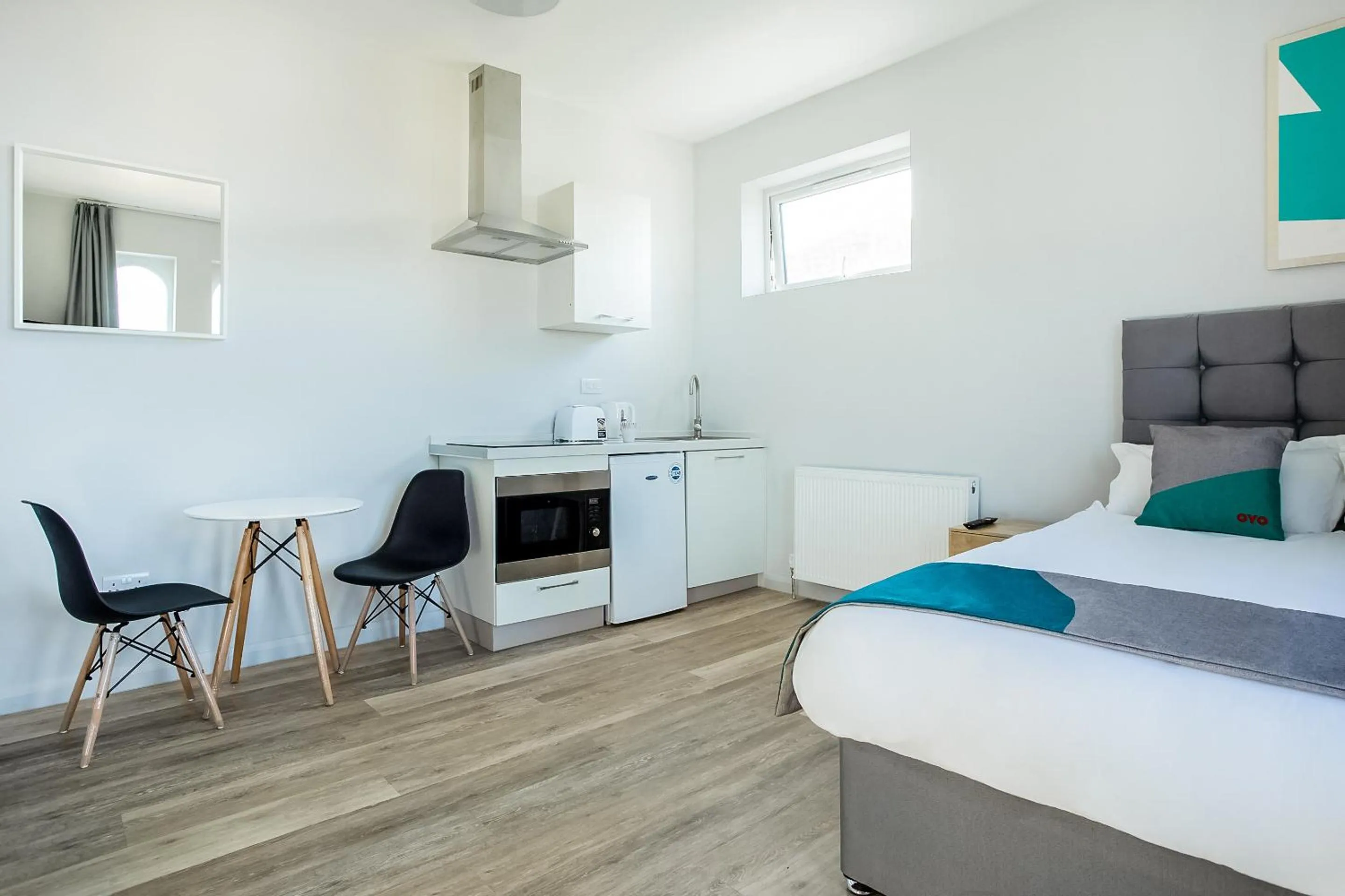 Bedroom, Bed in OYO Studiotel Great Yarmouth - Modern Hotel Apartments