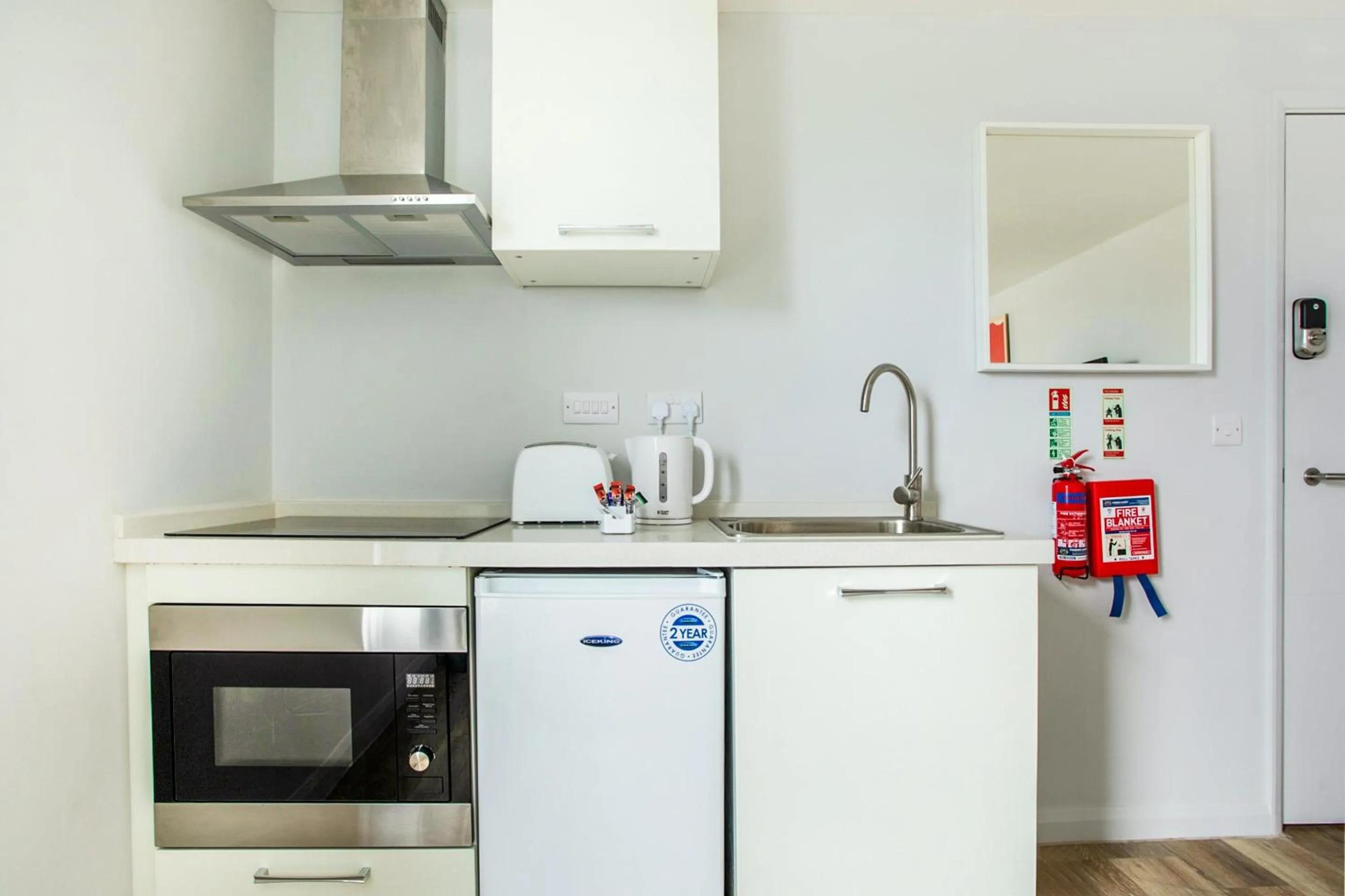 Bedroom in OYO Studiotel Great Yarmouth - Modern Hotel Apartments