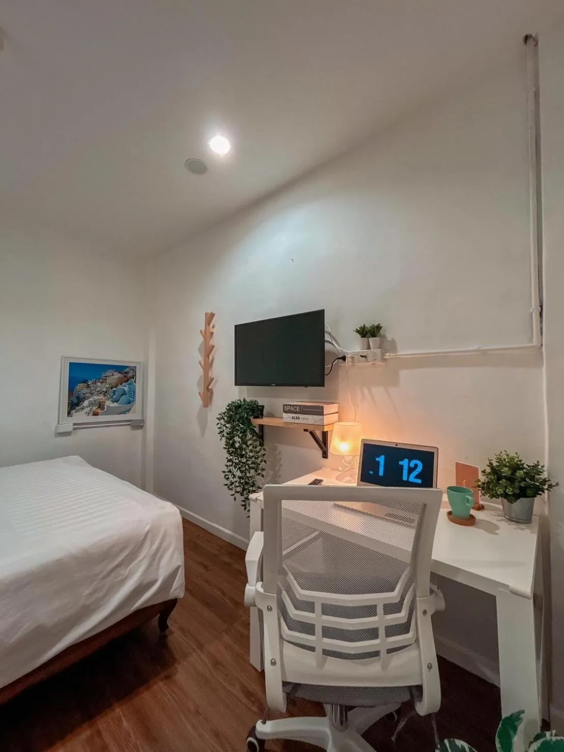 VIP, Bed in Click Hostel